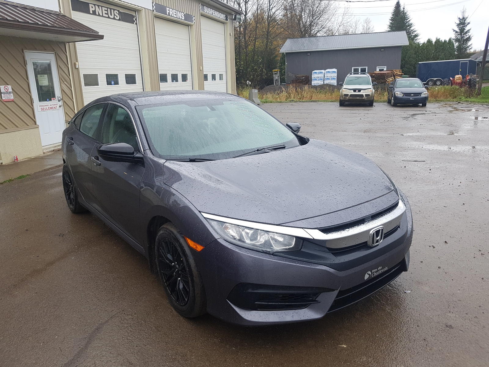HONDA CIVIC DX 2017 with VIN 2HGFC2E27HH025266 - Photo from auction