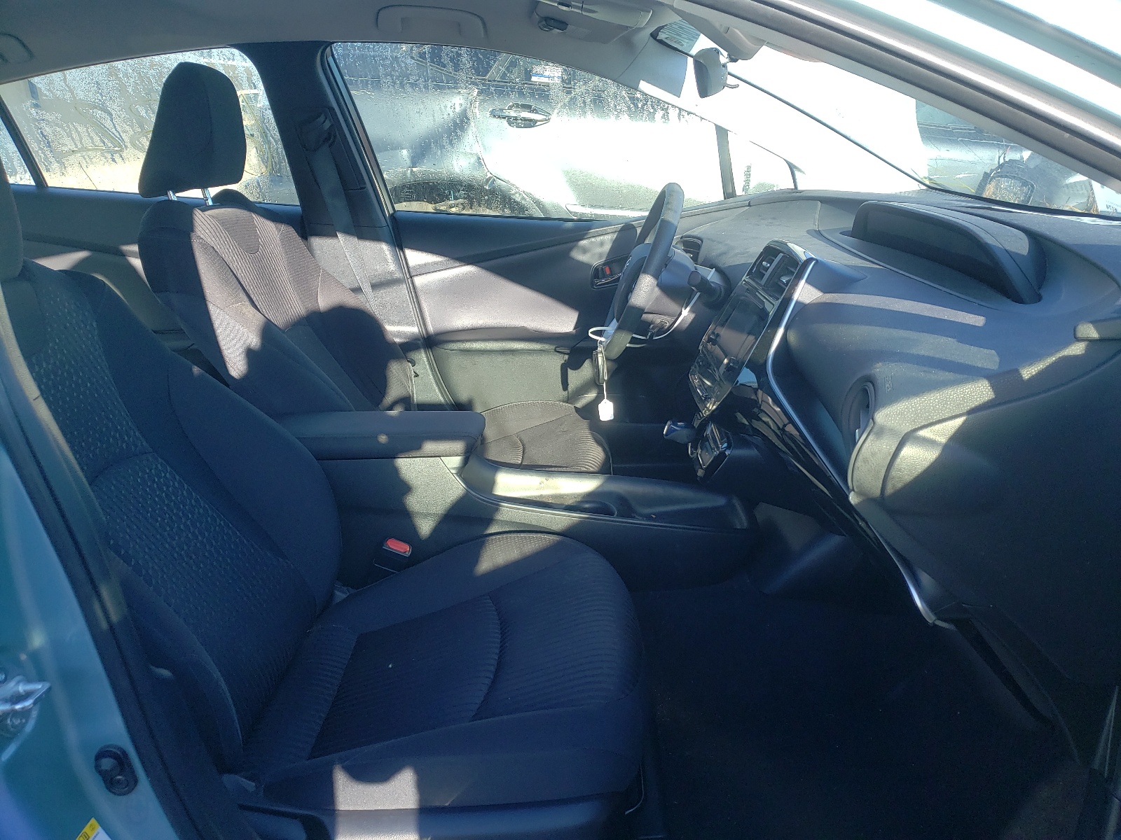 Photo 5 from auction – 2017 TOYOTA PRIUS with VIN JTDKBRFU4H3031182