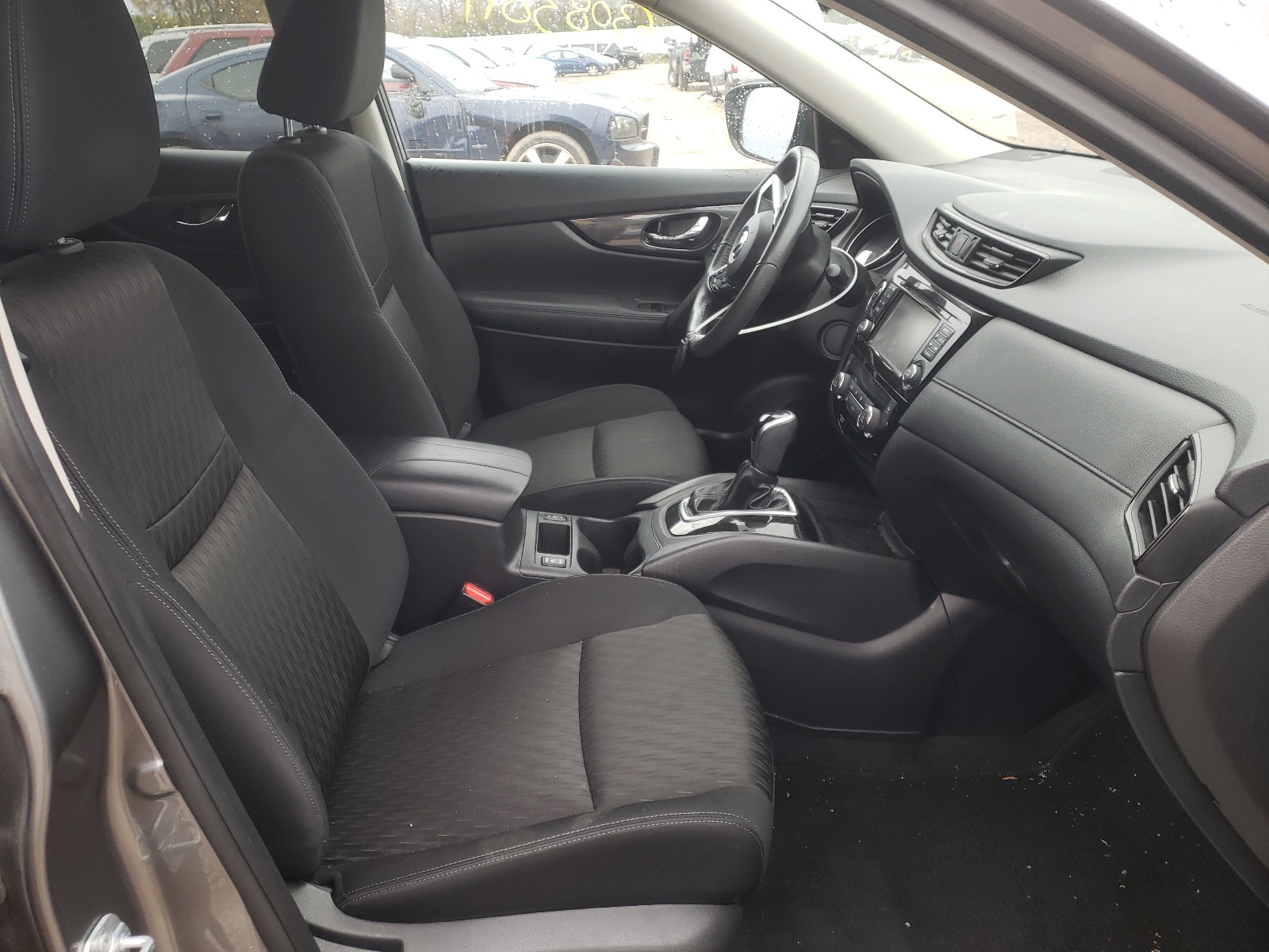 Photo 5 from auction – 2017 NISSAN ROGUE S with VIN KNMAT2MV1HP540991