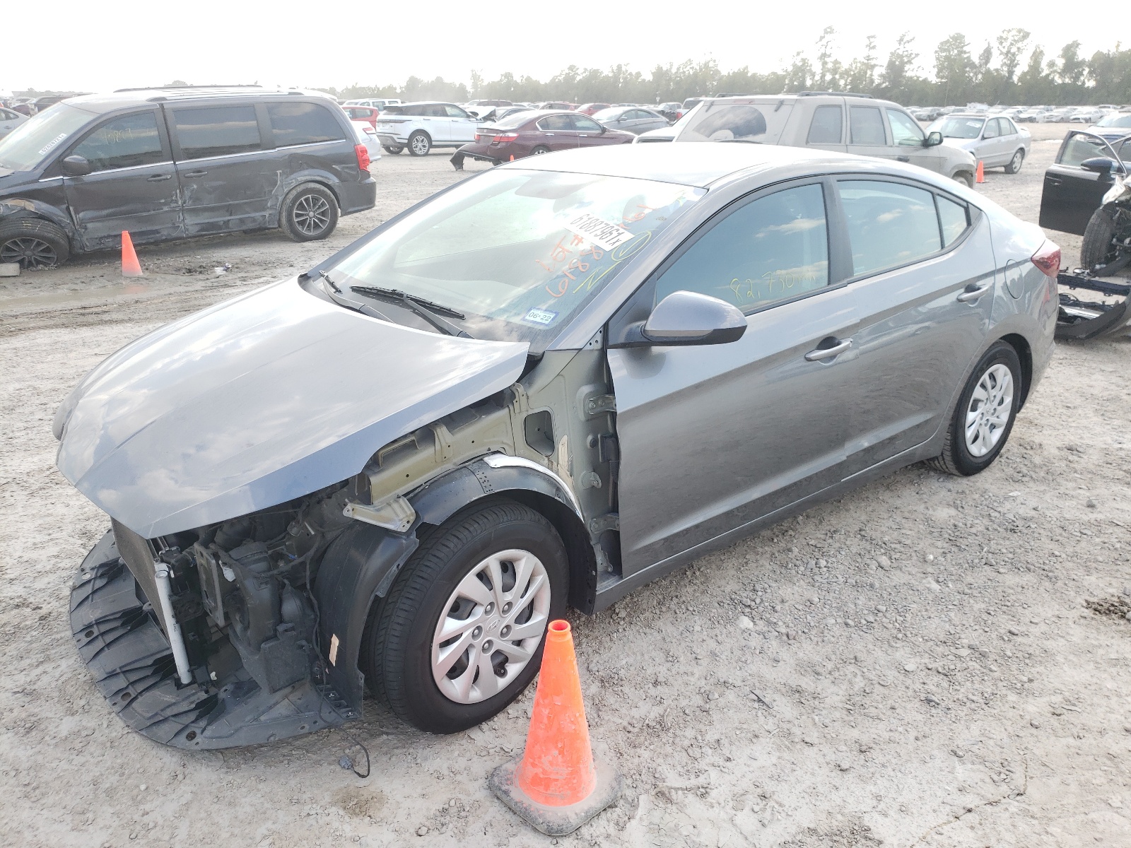 Photo 2 from auction – 2019 HYUNDAI ELANTRA SE with VIN 5NPD74LF3KH472574
