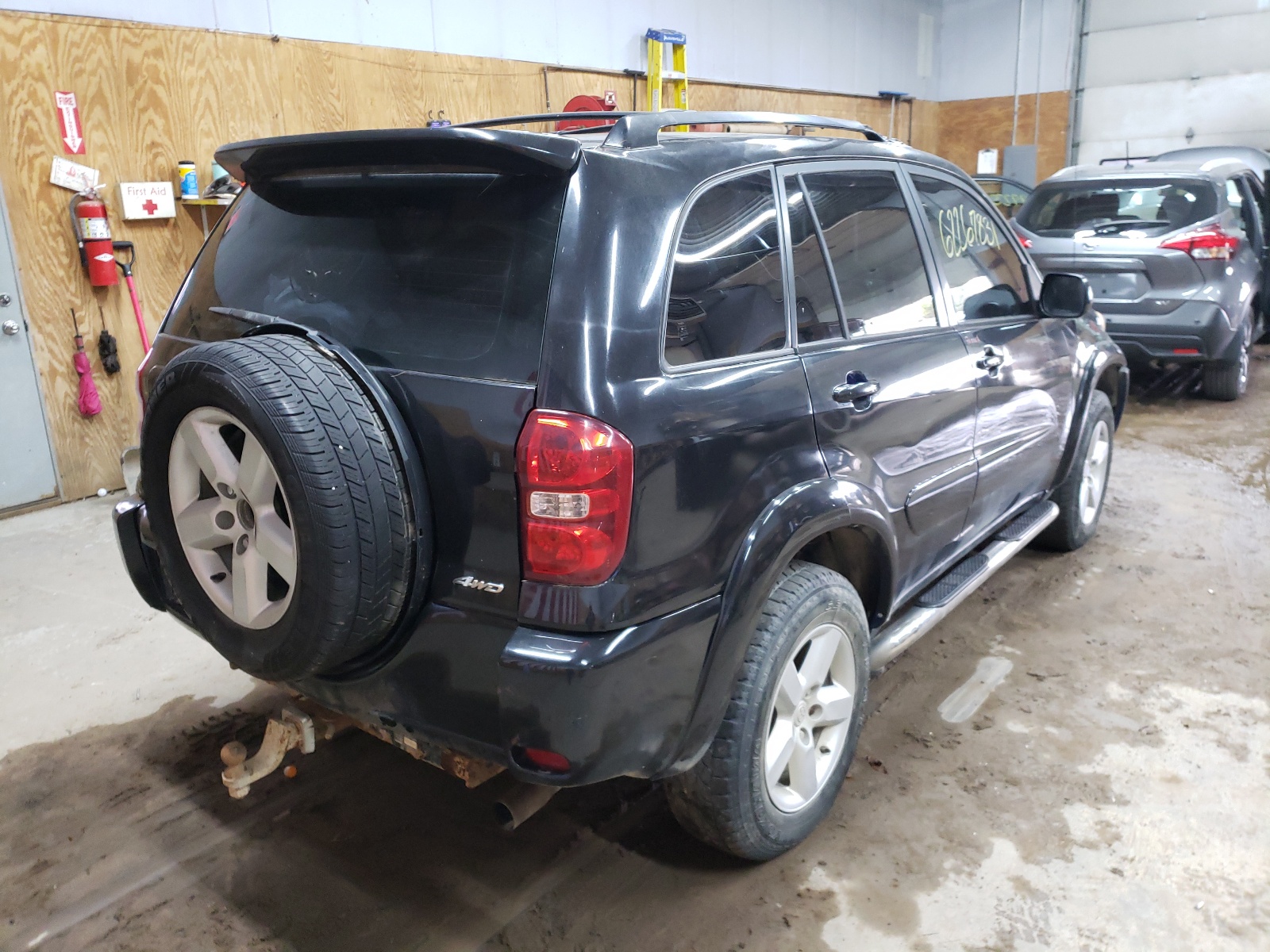 Photo 4 from auction – 2004 TOYOTA RAV4 with VIN JTEHD20V640002321