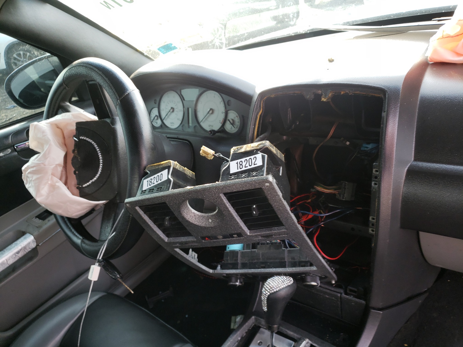 Photo 9 from auction – 2007 CHRYSLER 300 TOURIN with VIN 2C3KA53G37H710080