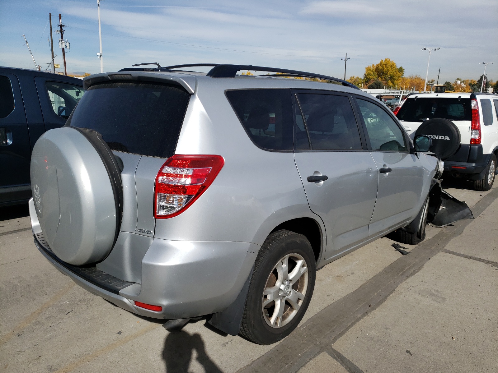 Photo 4 from auction – 2009 TOYOTA RAV4 with VIN JTMBK33V29D006688