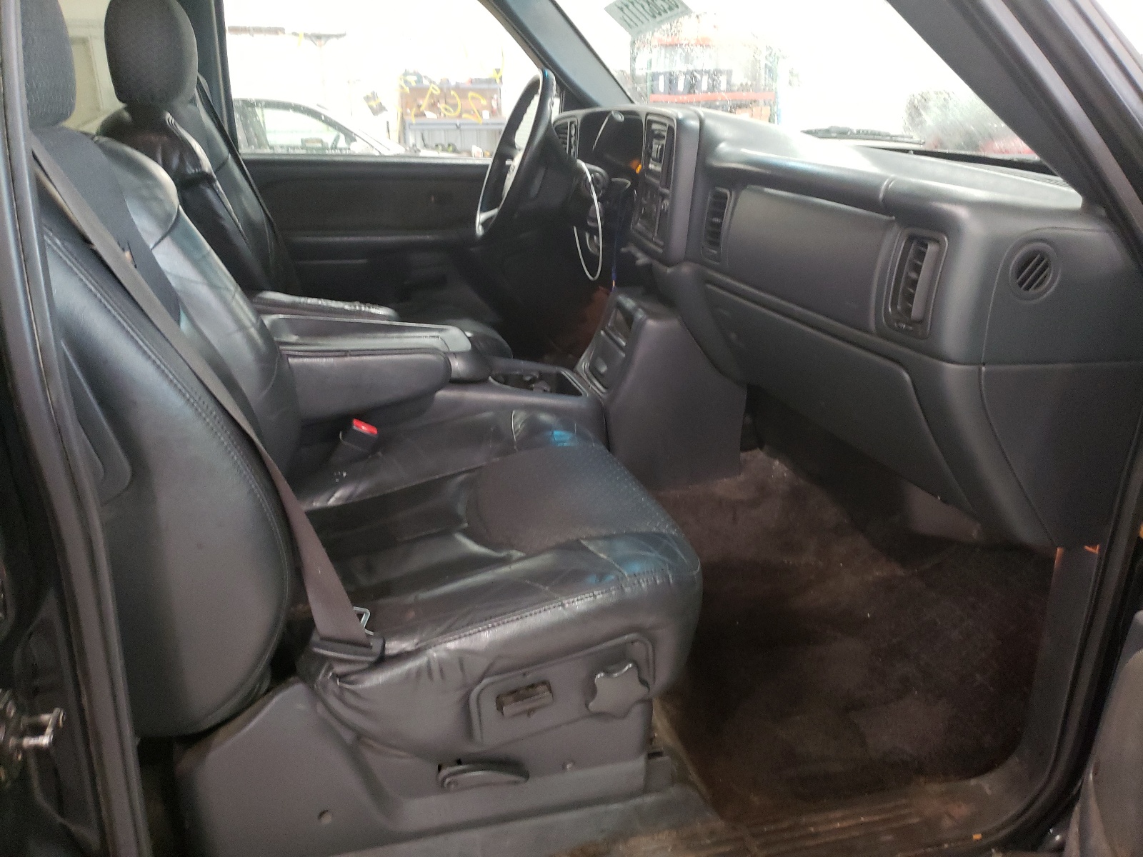 Photo 5 from auction – 2002 CHEVROLET AVALANCHE with VIN 3GNEK13T62G236444