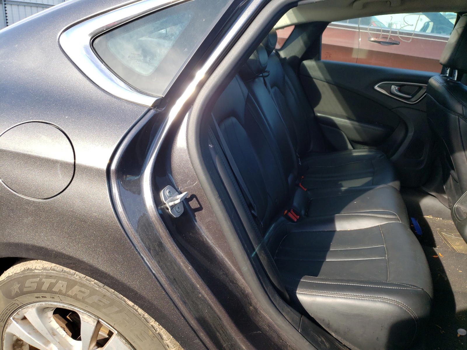 Photo 6 from auction – 2015 CHRYSLER 200 LIMITE with VIN 1C3CCCAB0FN685042