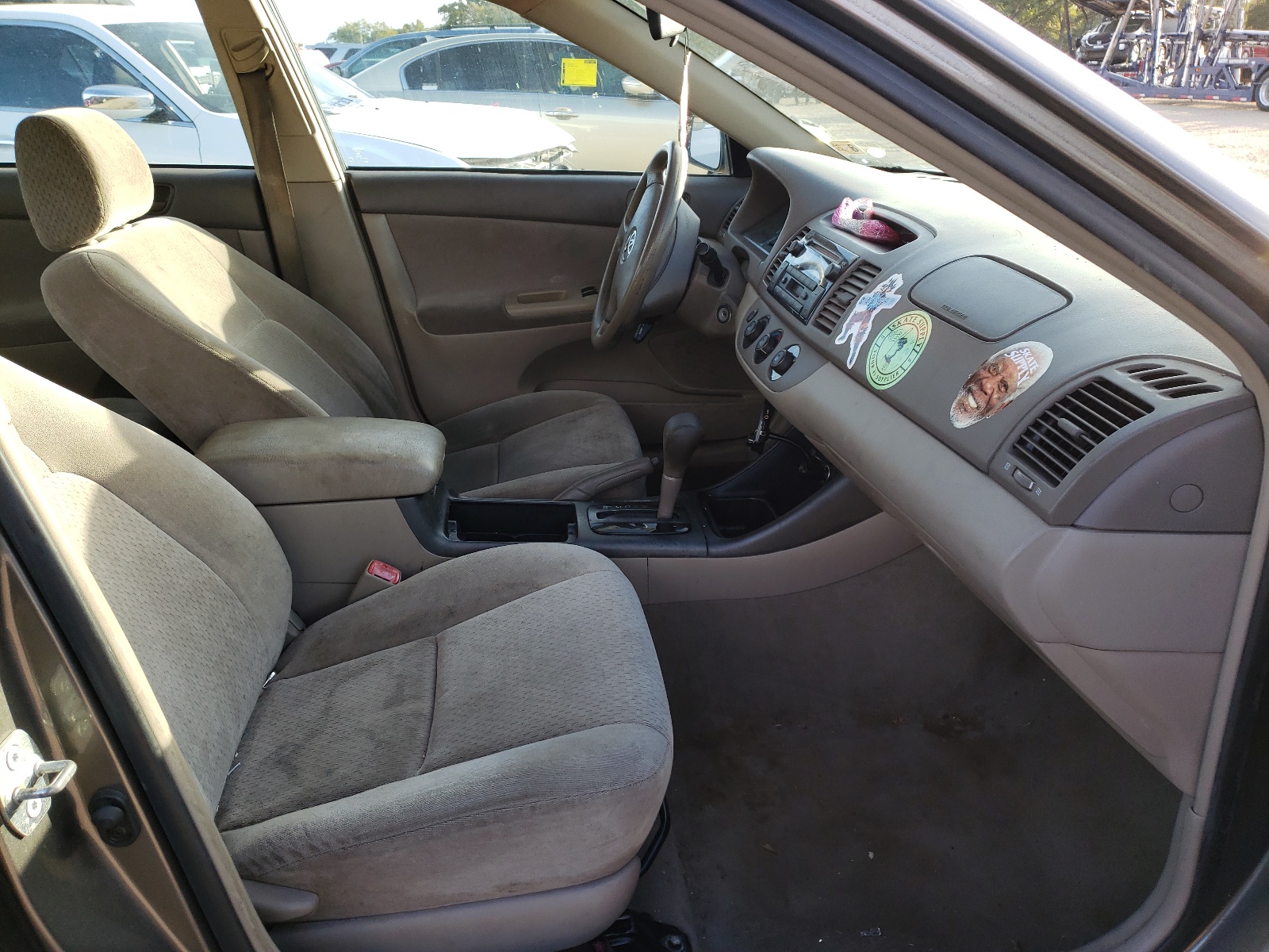 Photo 5 from auction – 2004 TOYOTA CAMRY LE with VIN 4T1BE32K74U933981