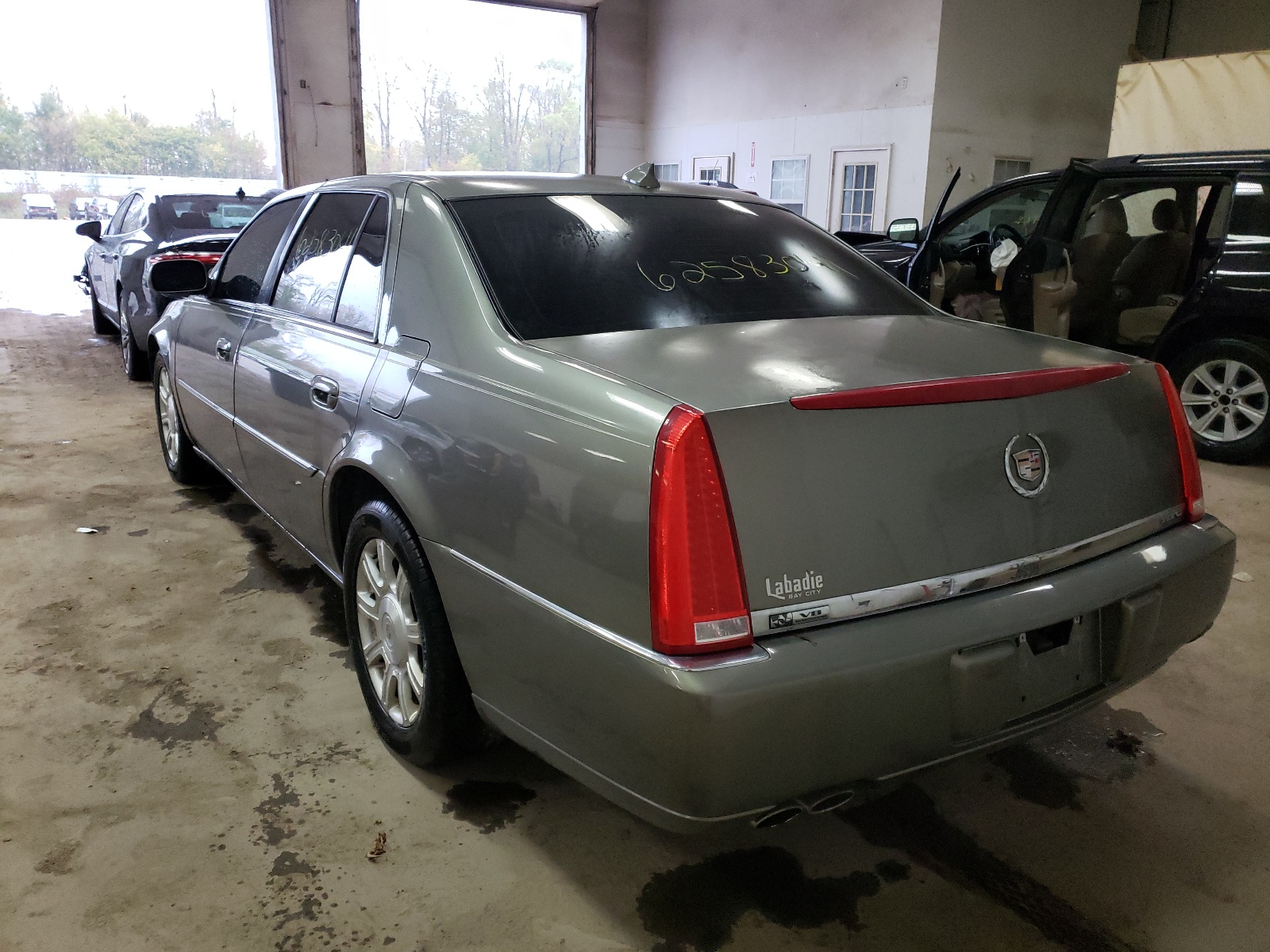 Photo 3 from auction – 2010 CADILLAC DTS with VIN 1G6KA5EY1AU119335