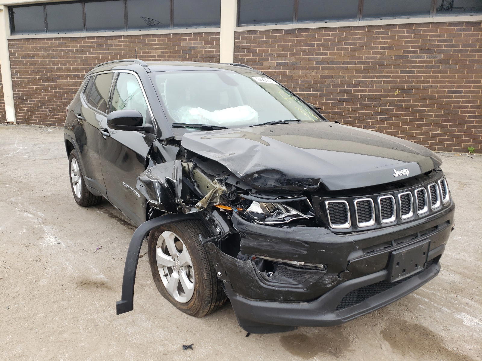 JEEP COMPASS LA 2020 with VIN 3C4NJDBB3LT115935 - Photo from auction