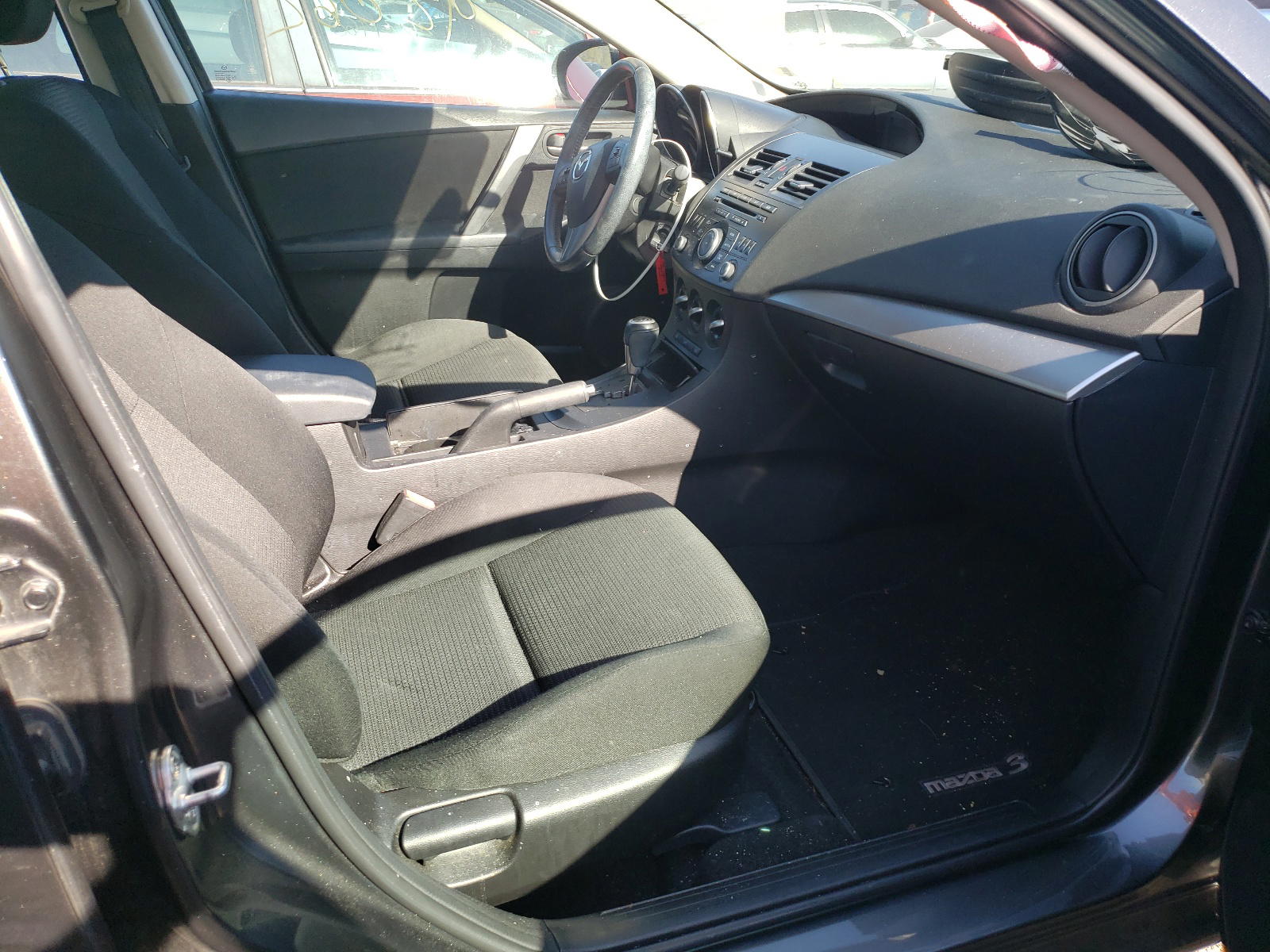 Photo 5 from auction – 2012 MAZDA 3 I with VIN JM1BL1V76C1656875