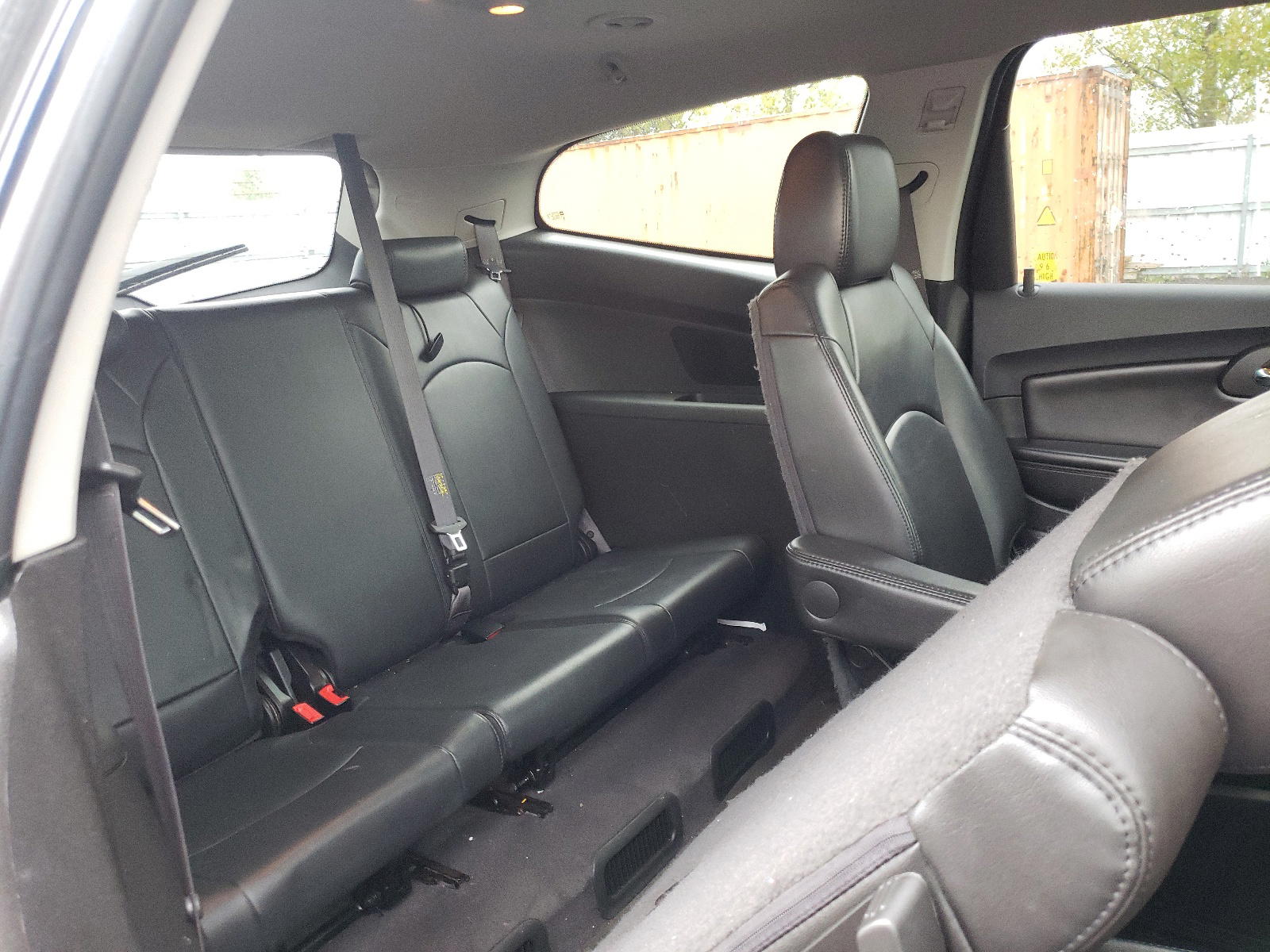 Photo 6 from auction – 2011 CHEVROLET TRAVERSE L with VIN 1GNKRJED1BJ232563