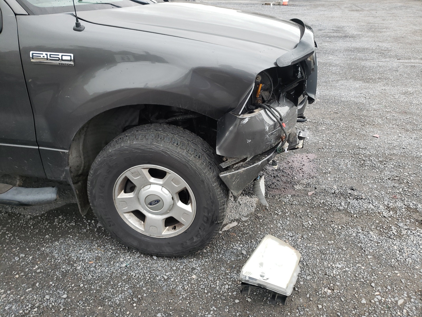 Photo 9 from auction – 2004 FORD F150 with VIN 1FTRX14W54NA77740