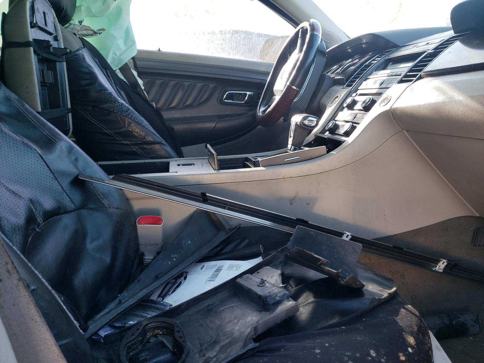 Photo 5 from auction – 2011 FORD TAURUS SEL with VIN 1FAHP2HW9BG134296