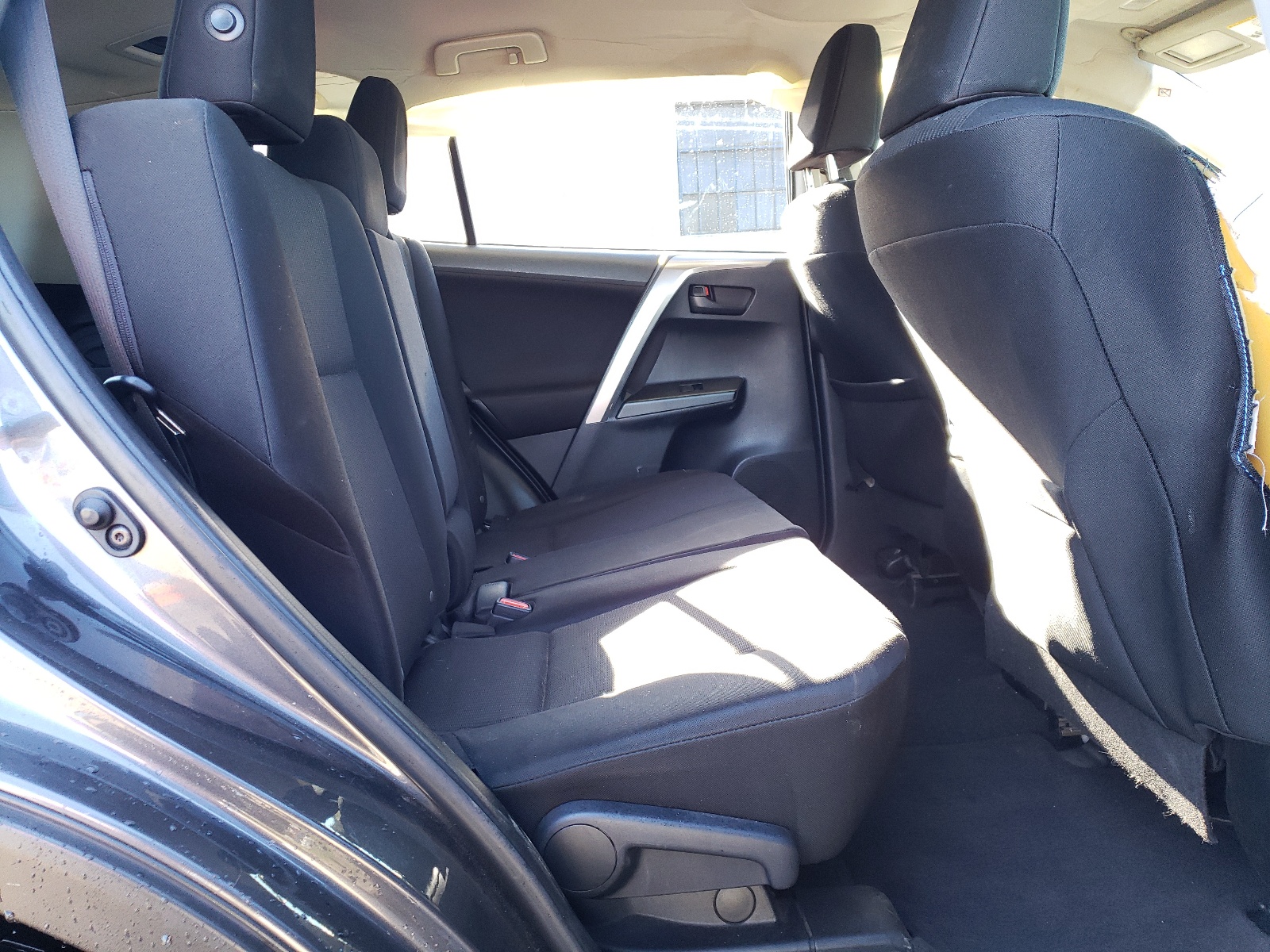 Photo 6 from auction – 2016 TOYOTA RAV4 LE with VIN JTMZFREV9GJ099856