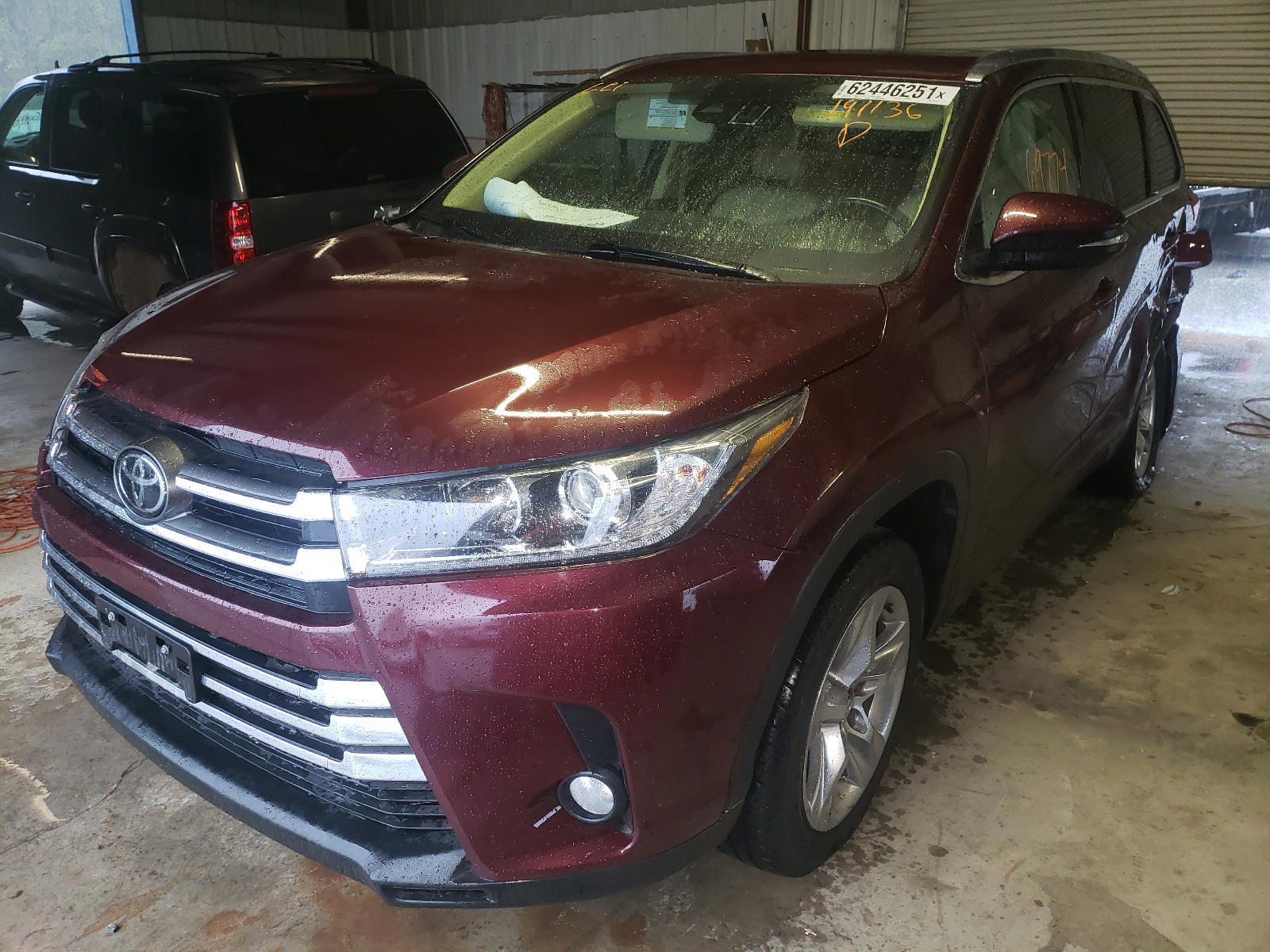 Photo 2 from auction – 2017 TOYOTA HIGHLANDER with VIN 5TDYZRFH8HS191136