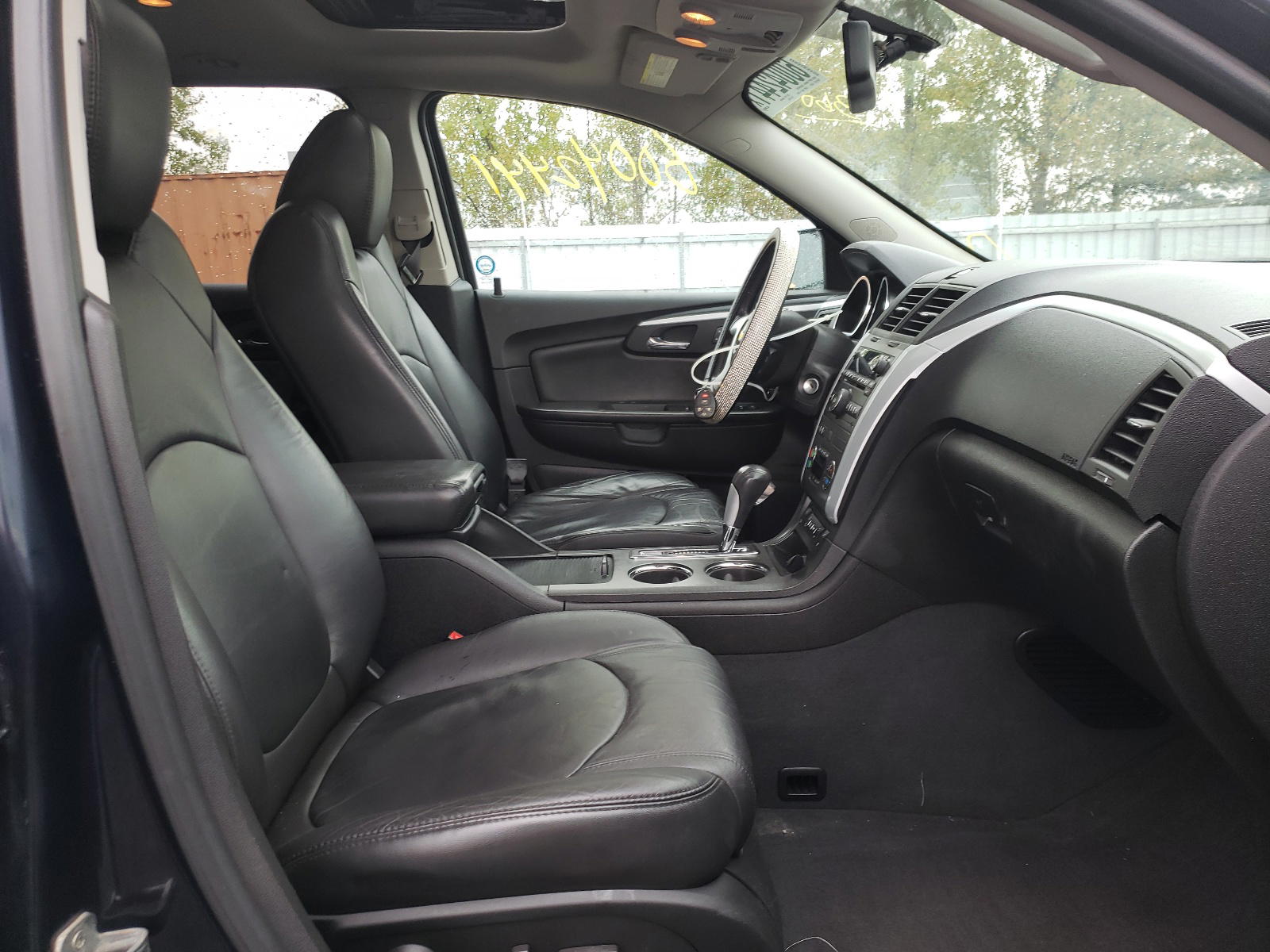 Photo 5 from auction – 2011 CHEVROLET TRAVERSE L with VIN 1GNKRJED1BJ232563