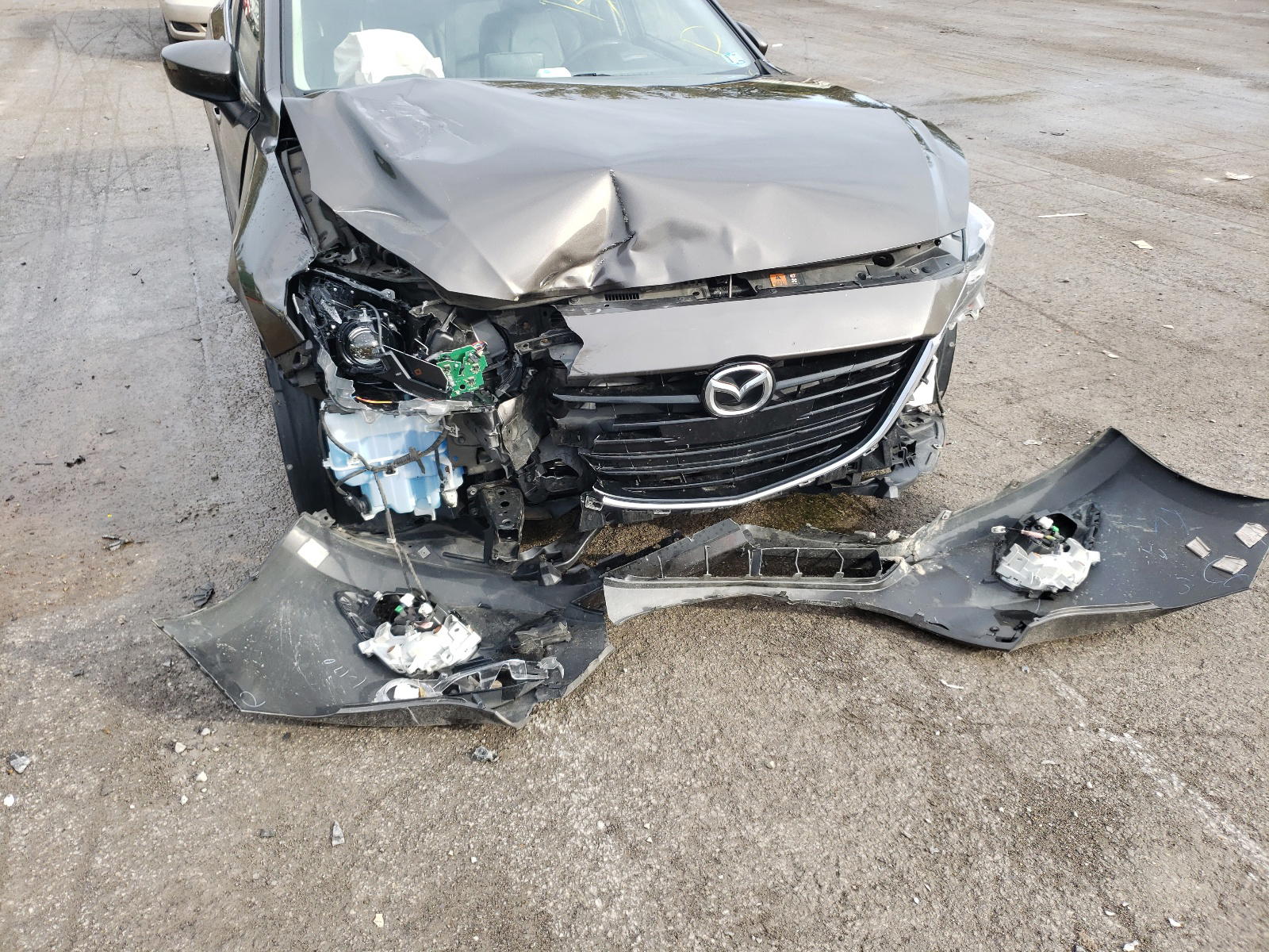 Photo 9 from auction – 2014 MAZDA 3 TOURING with VIN JM1BM1V30E1111588