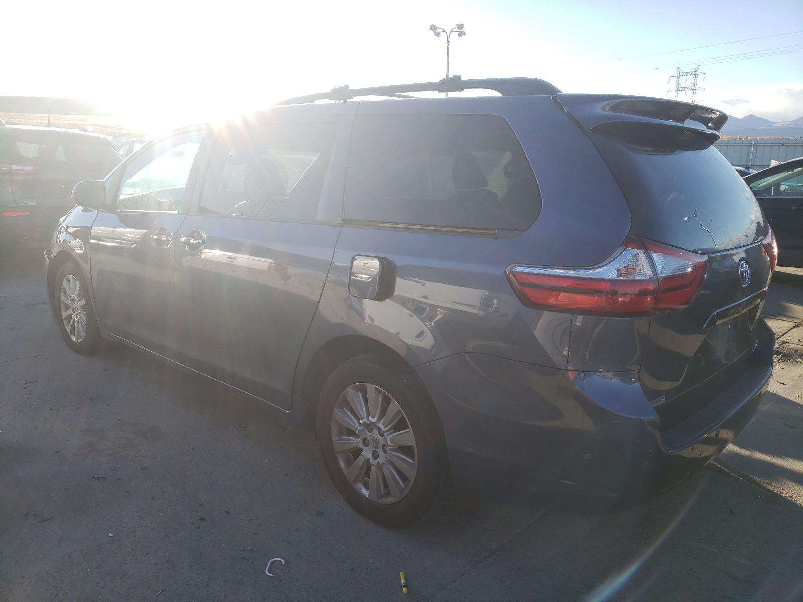 Photo 3 from auction – 2015 TOYOTA SIENNA XLE with VIN 5TDDK3DC7FS102452