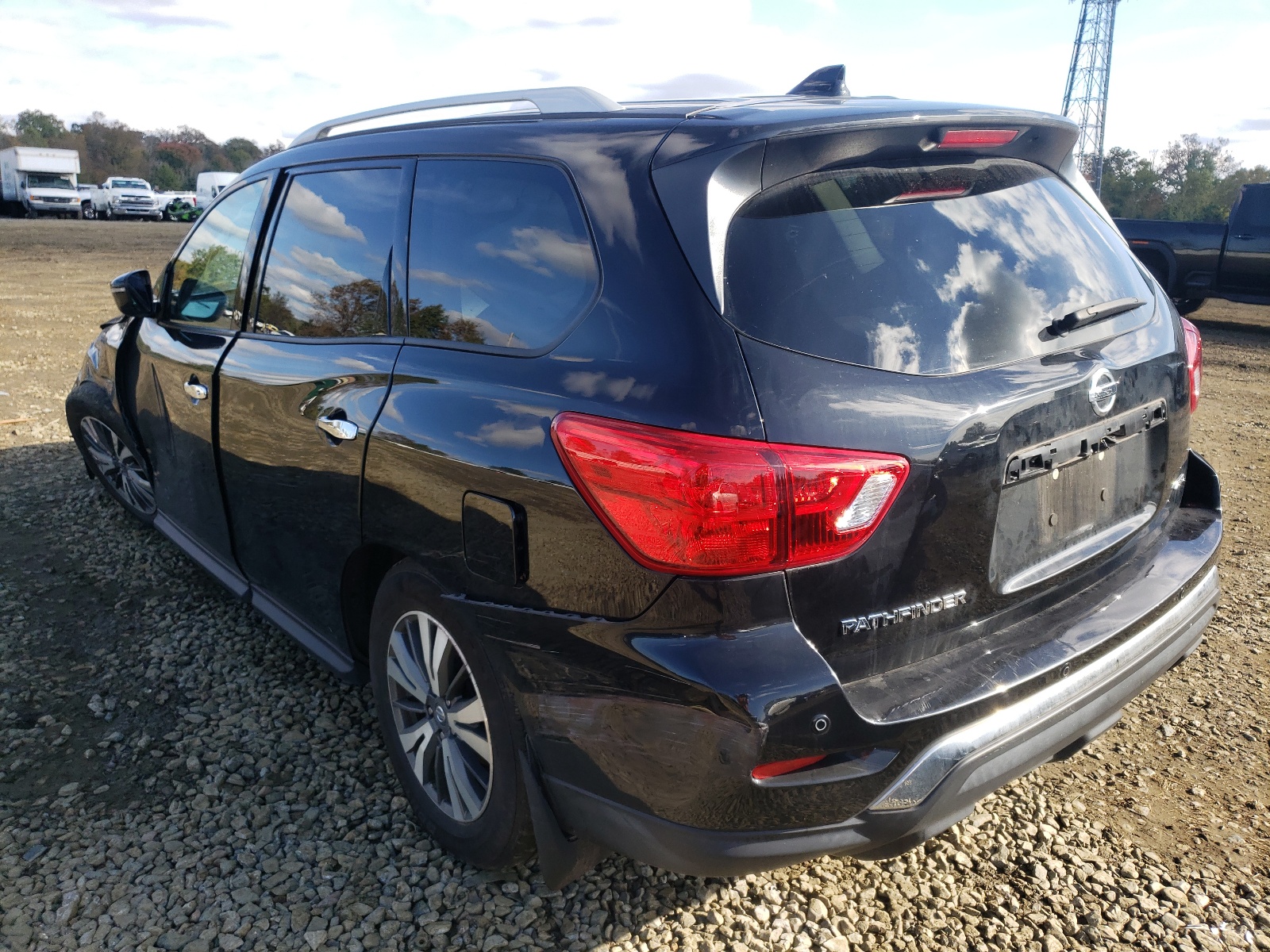 Photo 3 from auction – 2019 NISSAN PATHFINDER with VIN 5N1DR2MM0KC638827