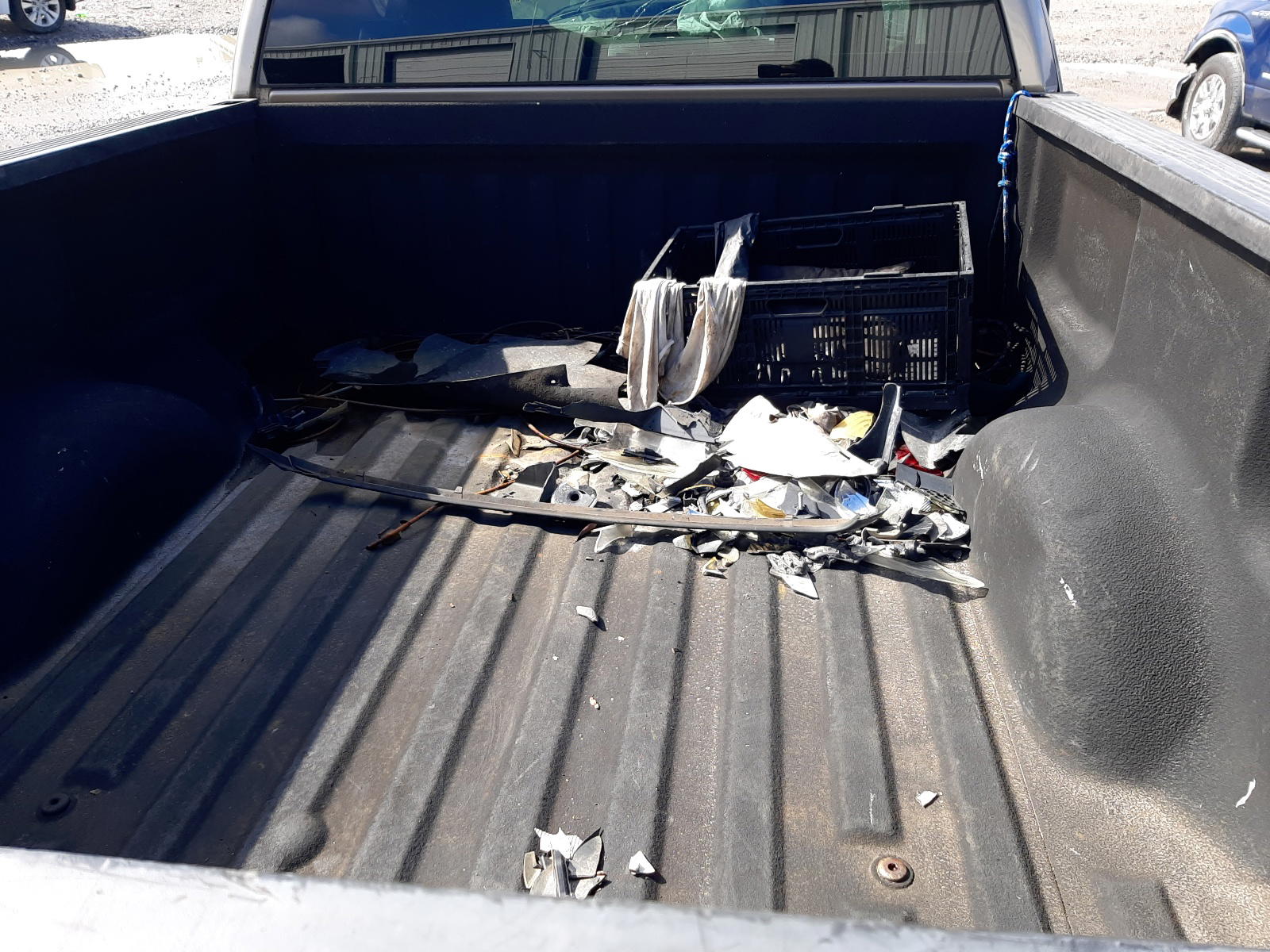 Photo 6 from auction – 2005 FORD F150 with VIN 1FTRF12W05NB46423