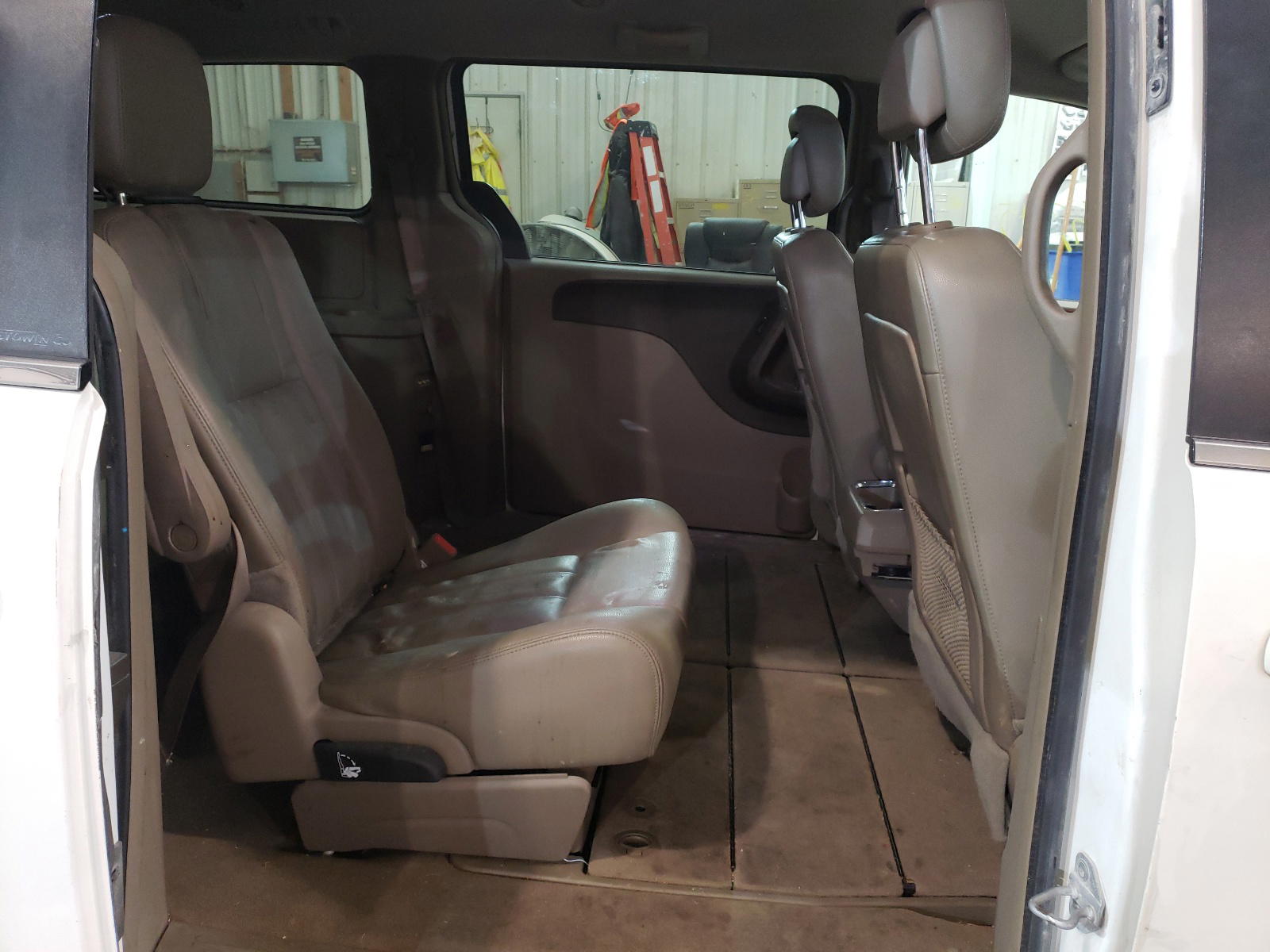 Photo 6 from auction – 2013 CHRYSLER TOWN & COU with VIN 2C4RC1BG3DR577244