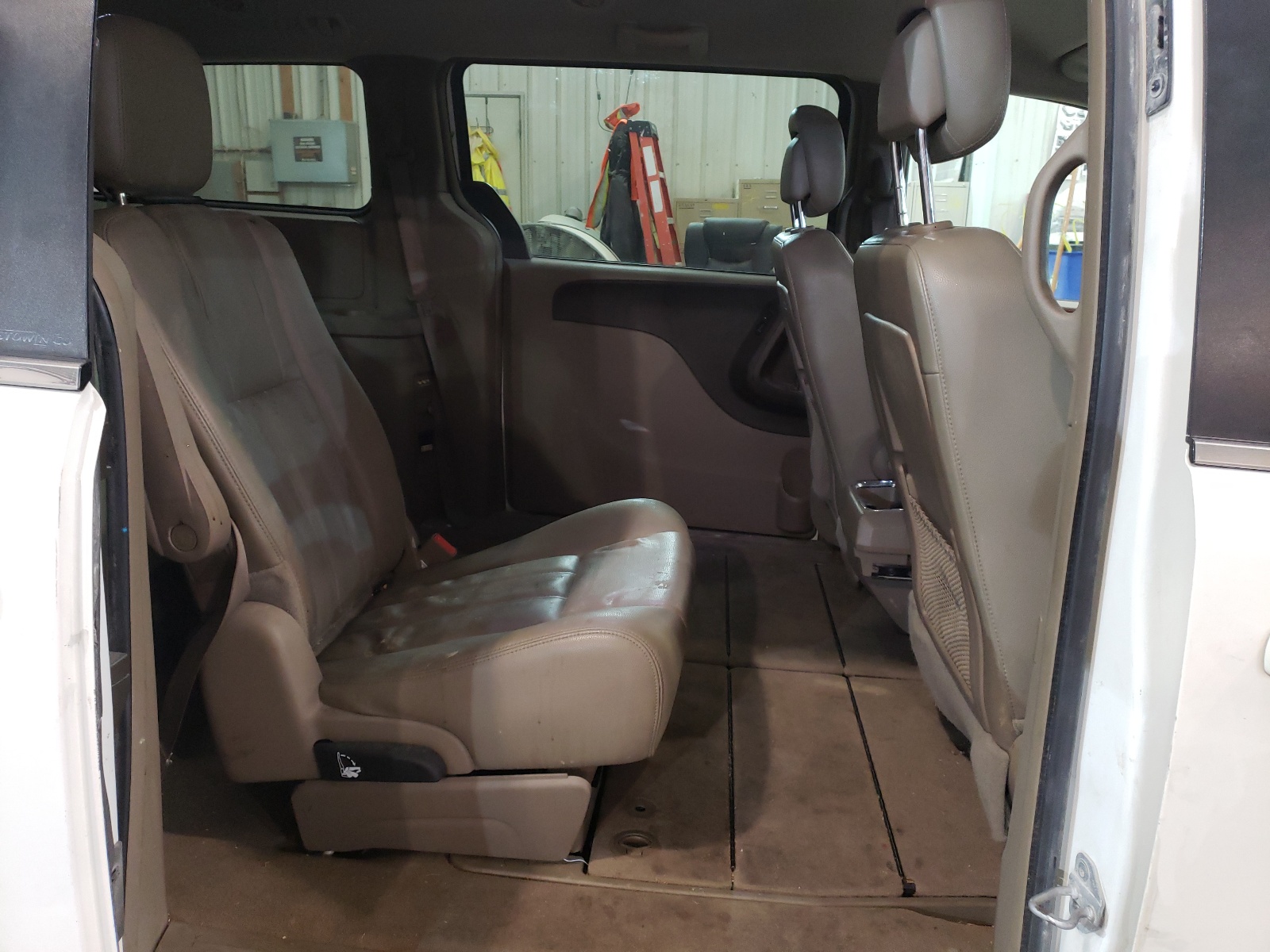 Zdjęcie 6 z aukcji – 2013 CHRYSLER TOWN & COU z VIN 2C4RC1BG3DR577244
