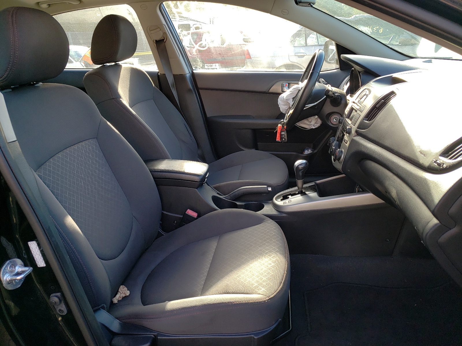 Photo 5 from auction – 2010 KIA FORTE SX with VIN KNAFW4A38A5079962