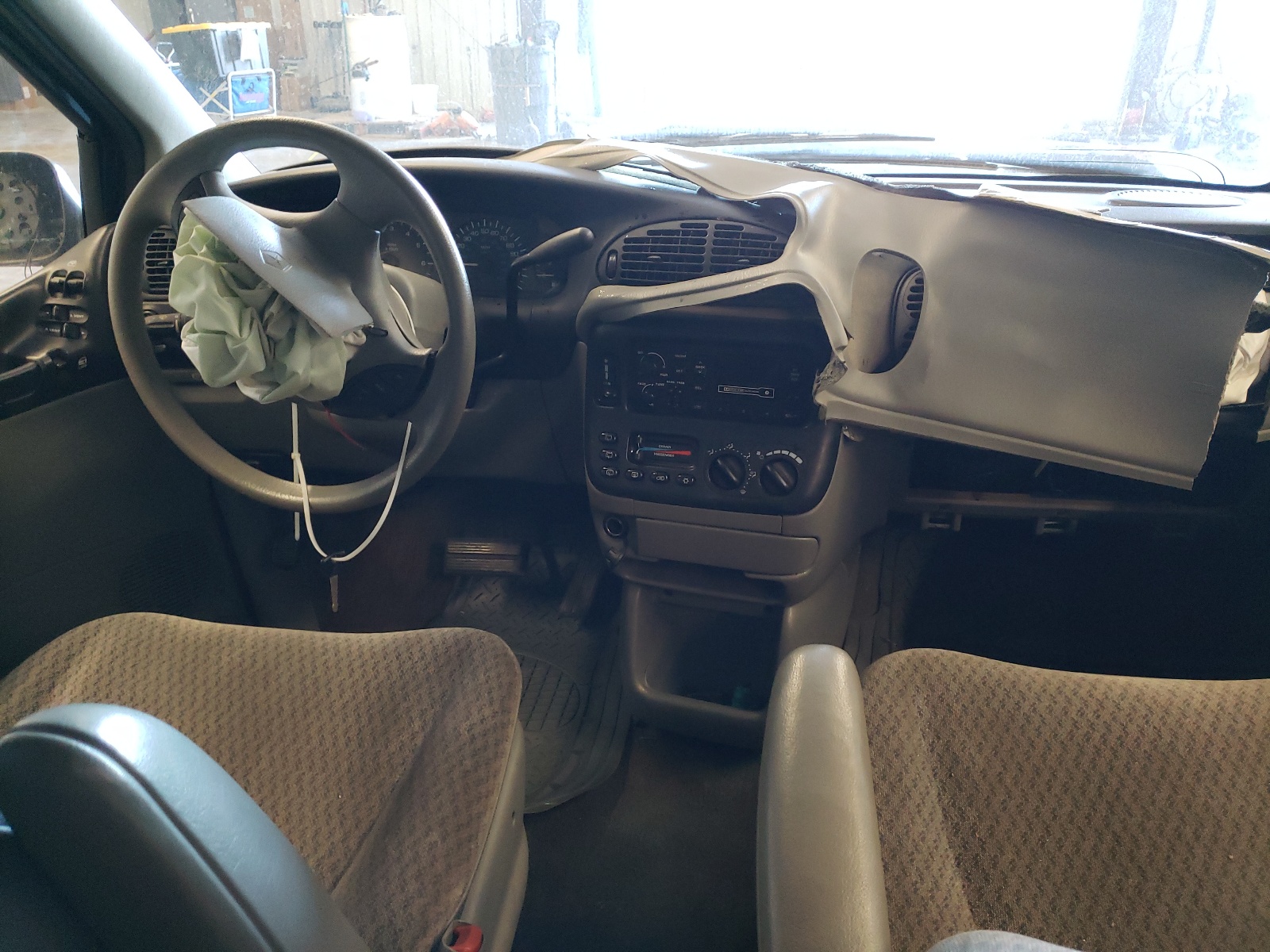 Photo 9 from auction – 1998 DODGE GRAND CARA with VIN 1B4GP44G1WB545840