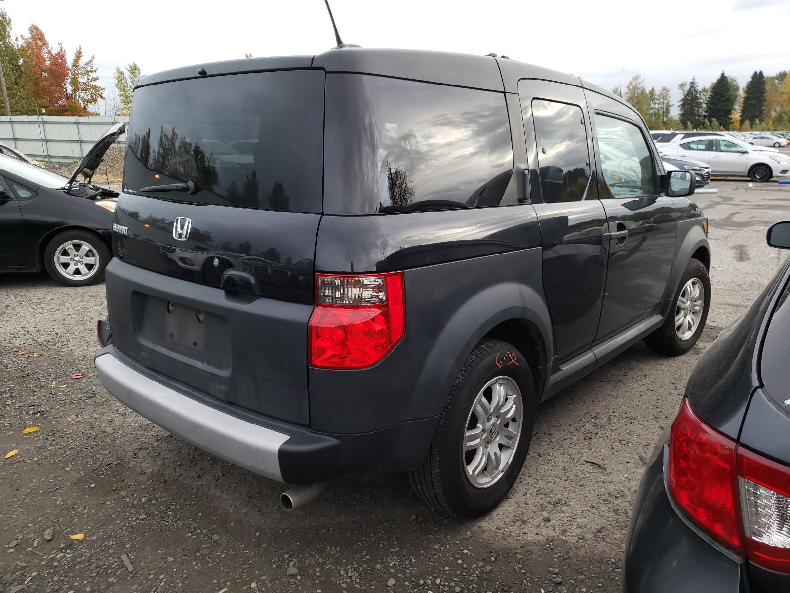 Photo 4 from auction – 2006 HONDA ELEMENT with VIN 5J6YH28646L012590