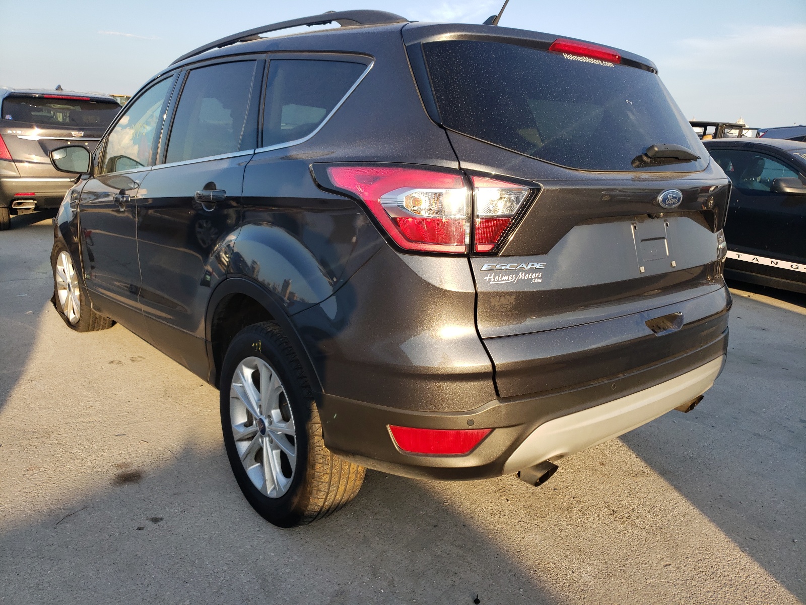 Photo 3 from auction – 2018 FORD ESCAPE SE with VIN 1FMCU0GD2JUA12571