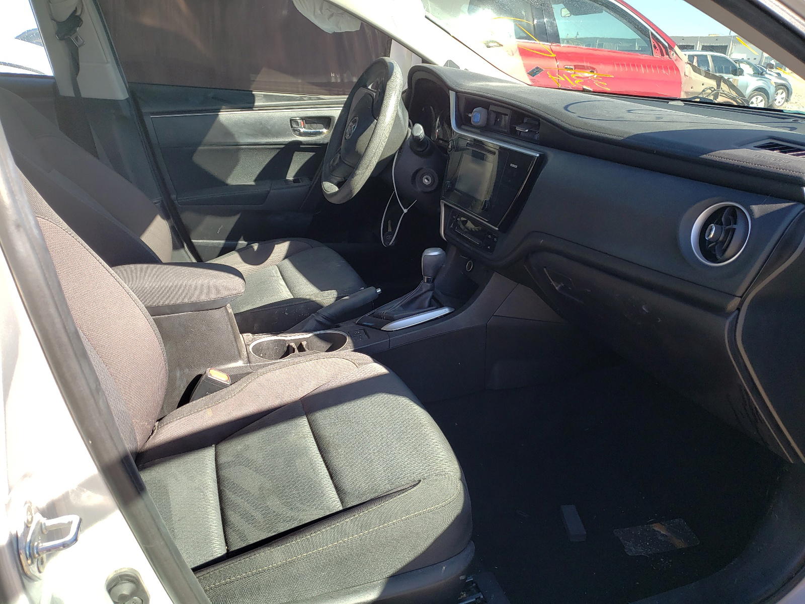 Photo 5 from auction – 2017 TOYOTA COROLLA L with VIN 5YFBURHEXHP713314