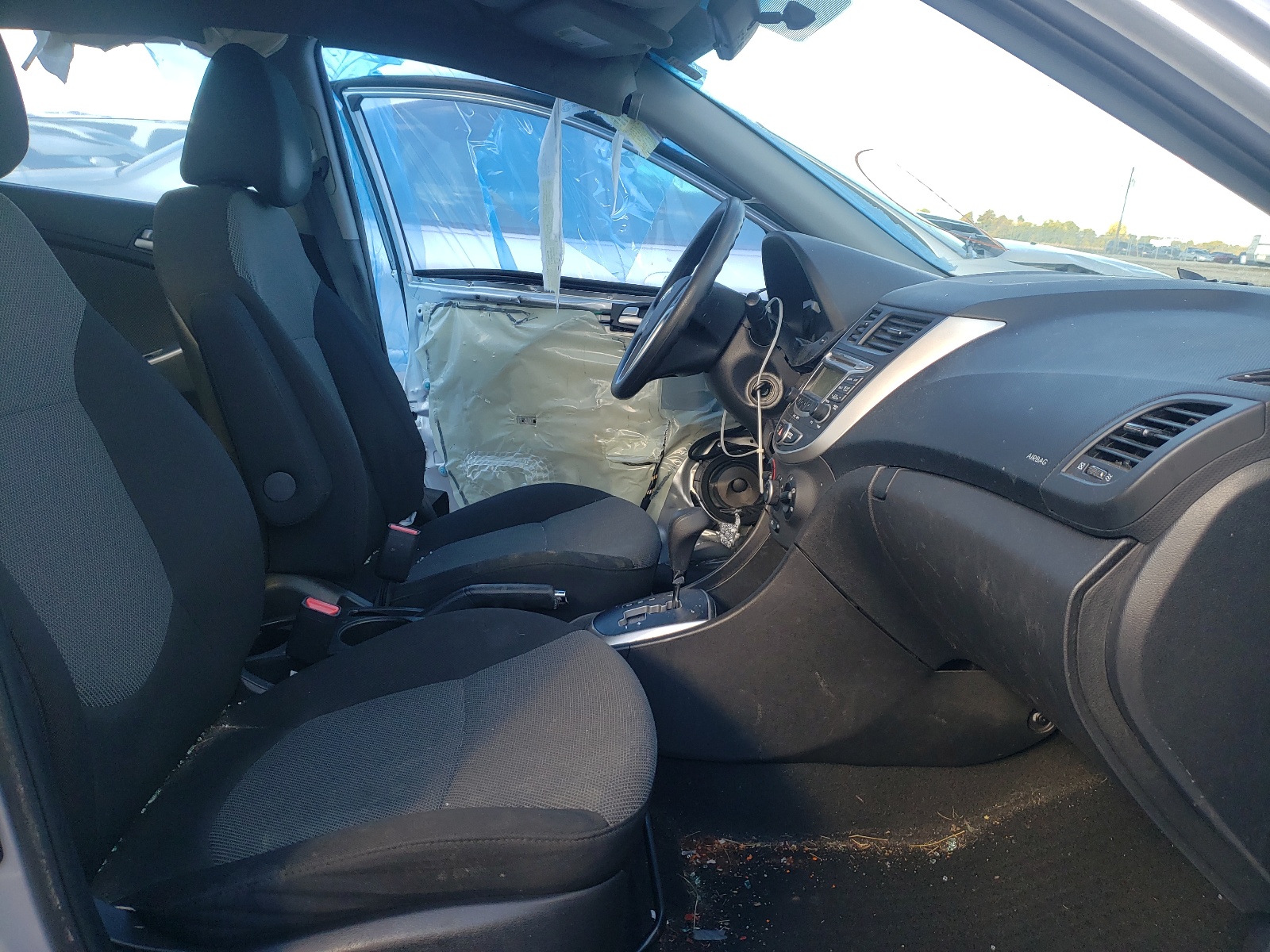 Photo 5 from auction – 2013 HYUNDAI ACCENT GLS with VIN KMHCT5AE4DU093899