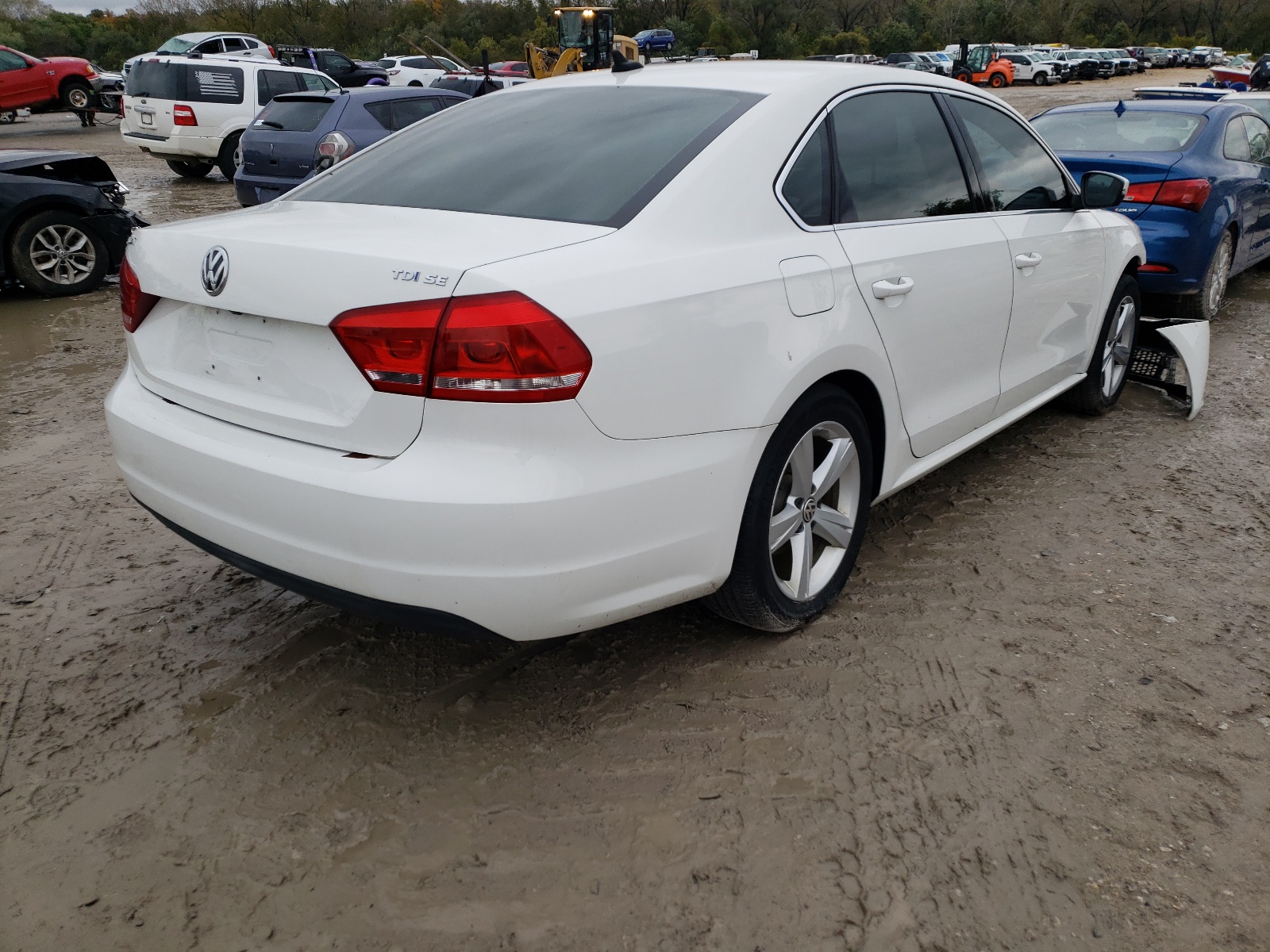 Photo 4 from auction – 2015 VOLKSWAGEN PASSAT SE with VIN 1VWBV7A30FC053040