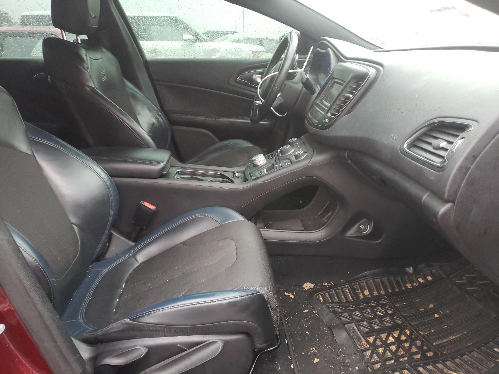 Photo 5 from auction – 2015 CHRYSLER 200 S with VIN 1C3CCCBB8FN715595