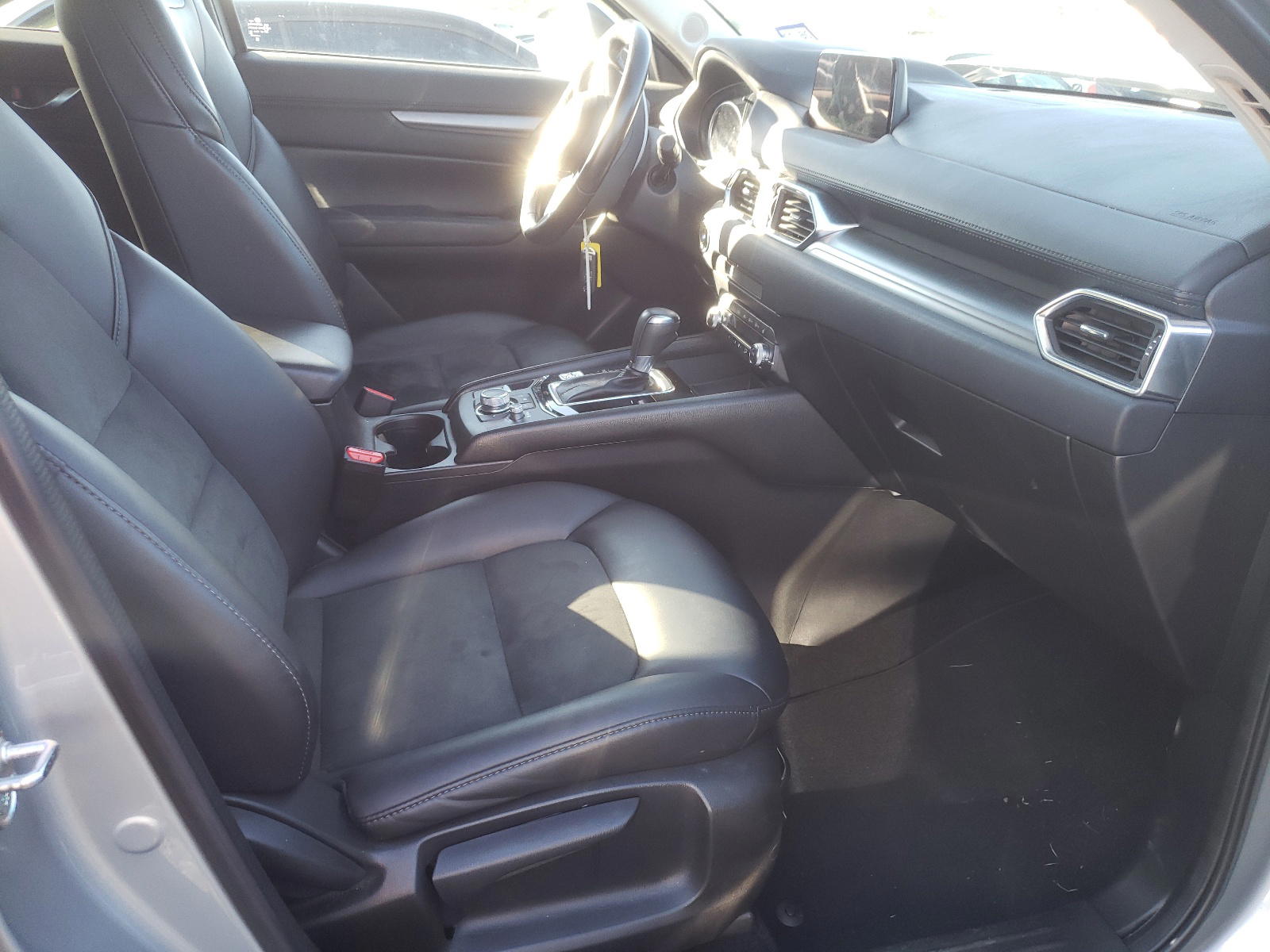 Photo 5 from auction – 2019 MAZDA CX-5 TOURI with VIN JM3KFACM8K1546366