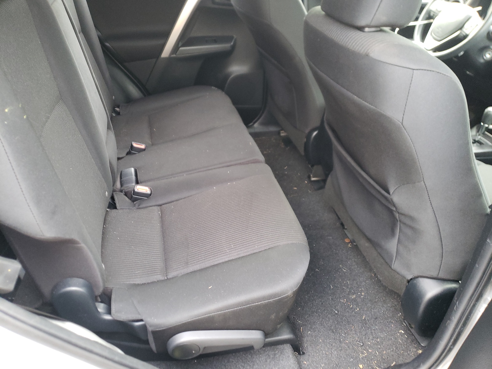 Photo 6 from auction – 2018 TOYOTA RAV4 LE with VIN JTMBFREV0JJ260023