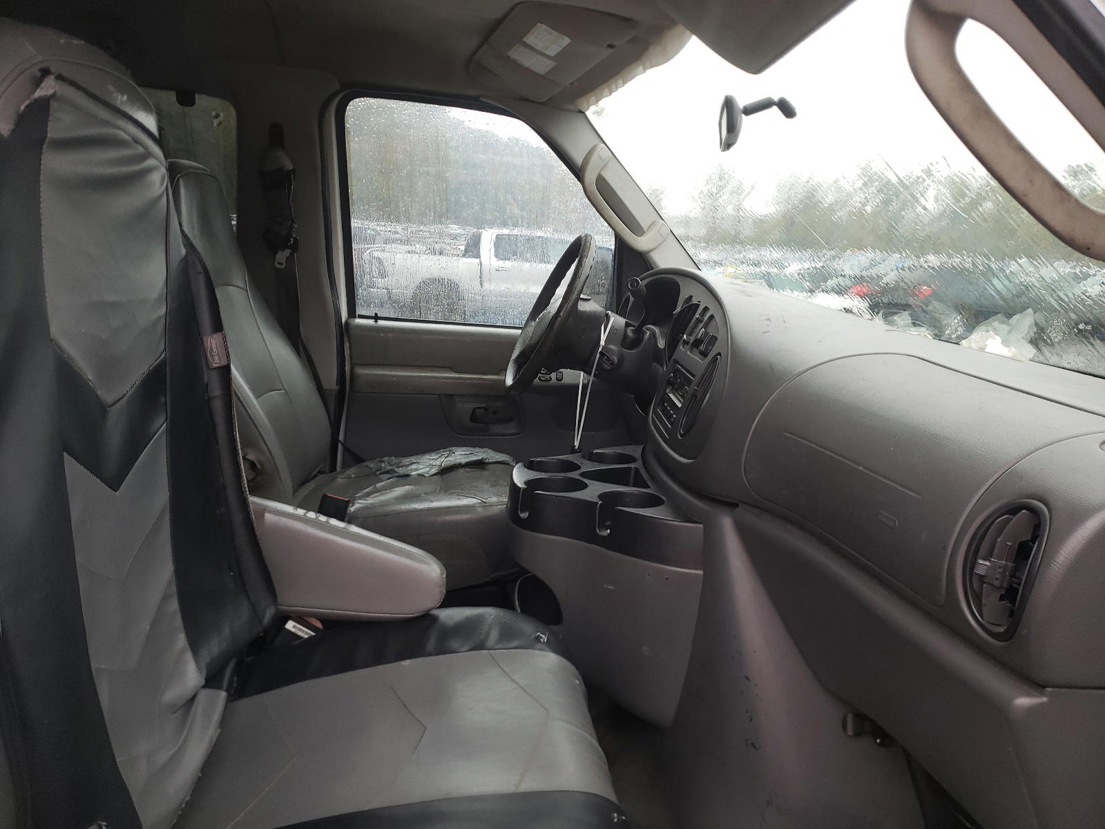 Photo 5 from auction – 2006 FORD ECONOLINE with VIN 1FBSS31L96HA13129