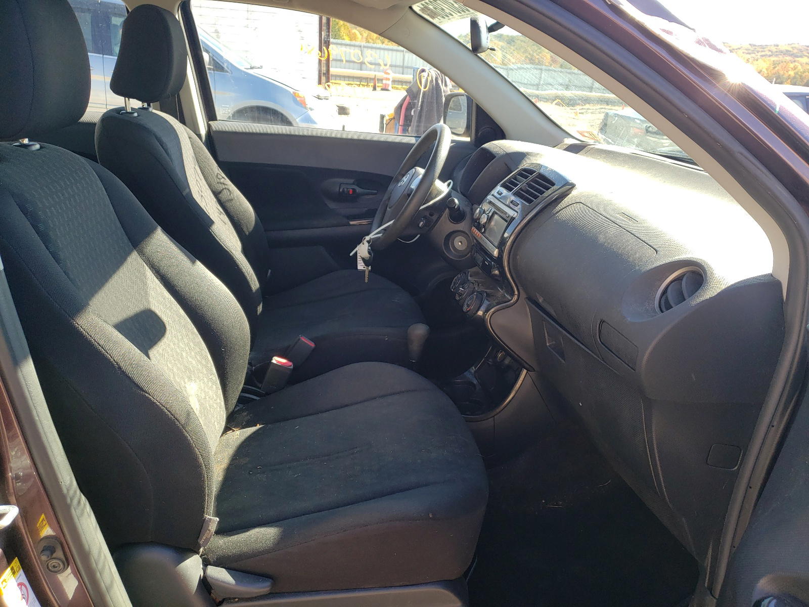 Photo 5 from auction – 2010 TOYOTA SCION XD with VIN JTKKU4B44A1004609