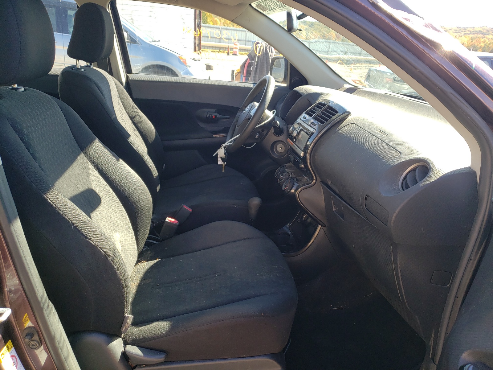 Zdjęcie 5 z aukcji – 2010 TOYOTA SCION XD z VIN JTKKU4B44A1004609