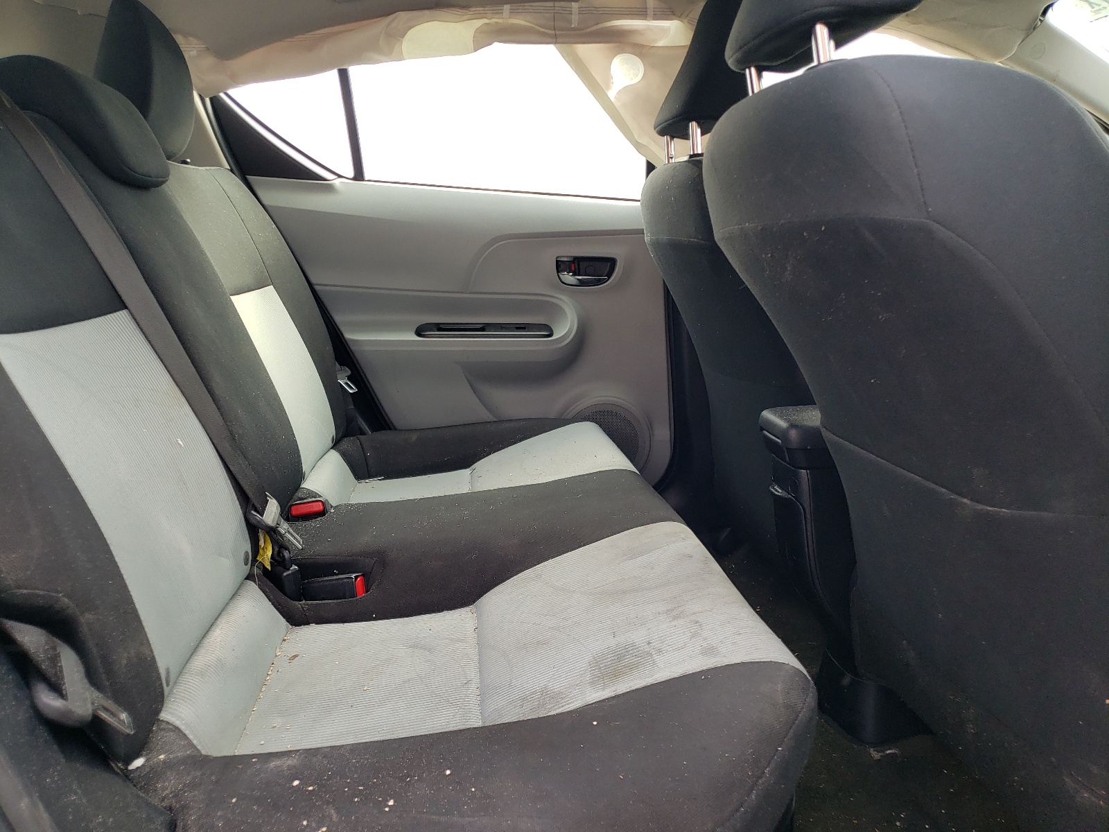 Photo 6 from auction – 2013 TOYOTA PRIUS C with VIN JTDKDTB33D1538455
