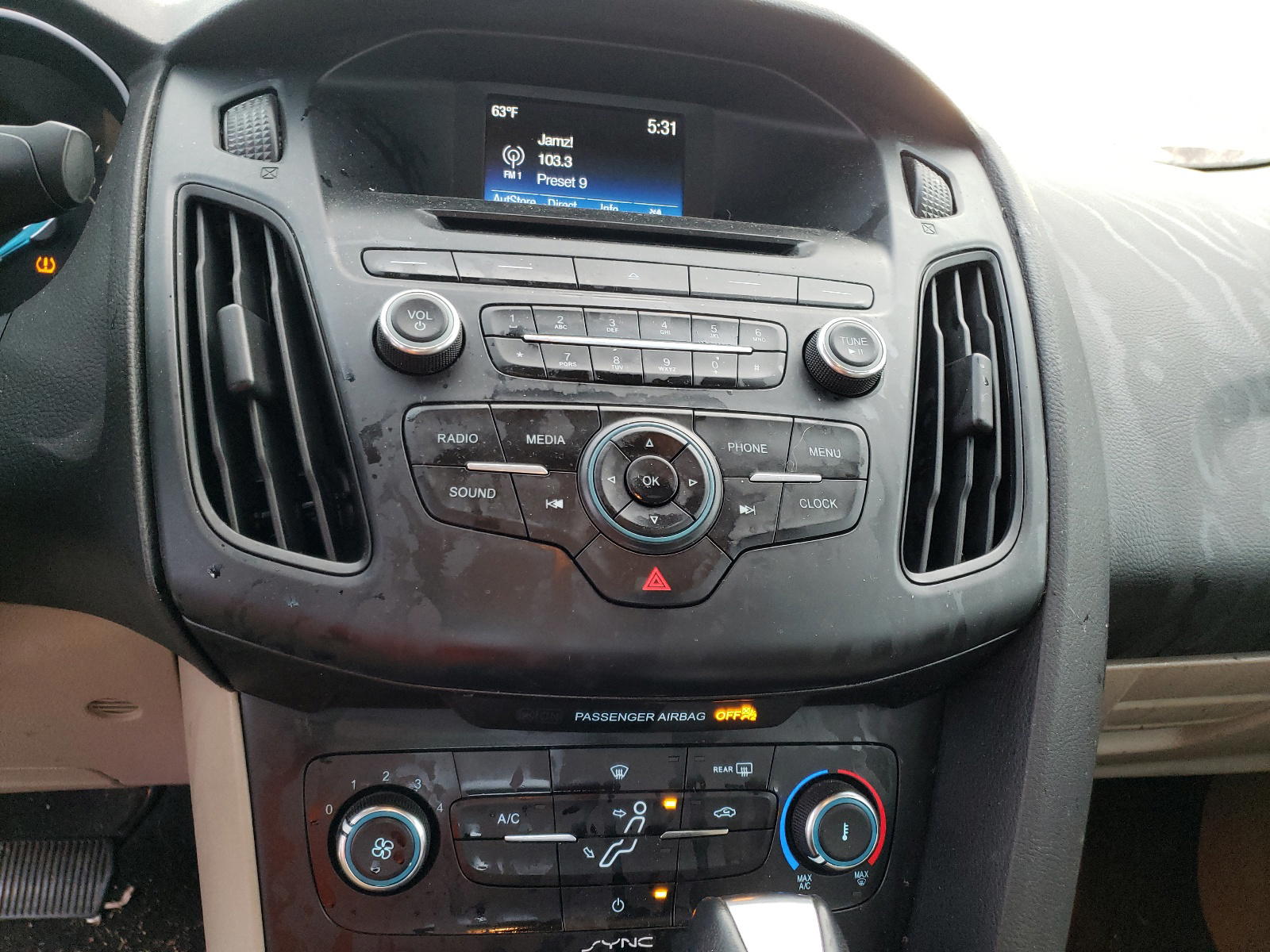 Photo 9 from auction – 2016 FORD FOCUS SE with VIN 1FADP3F27GL221052