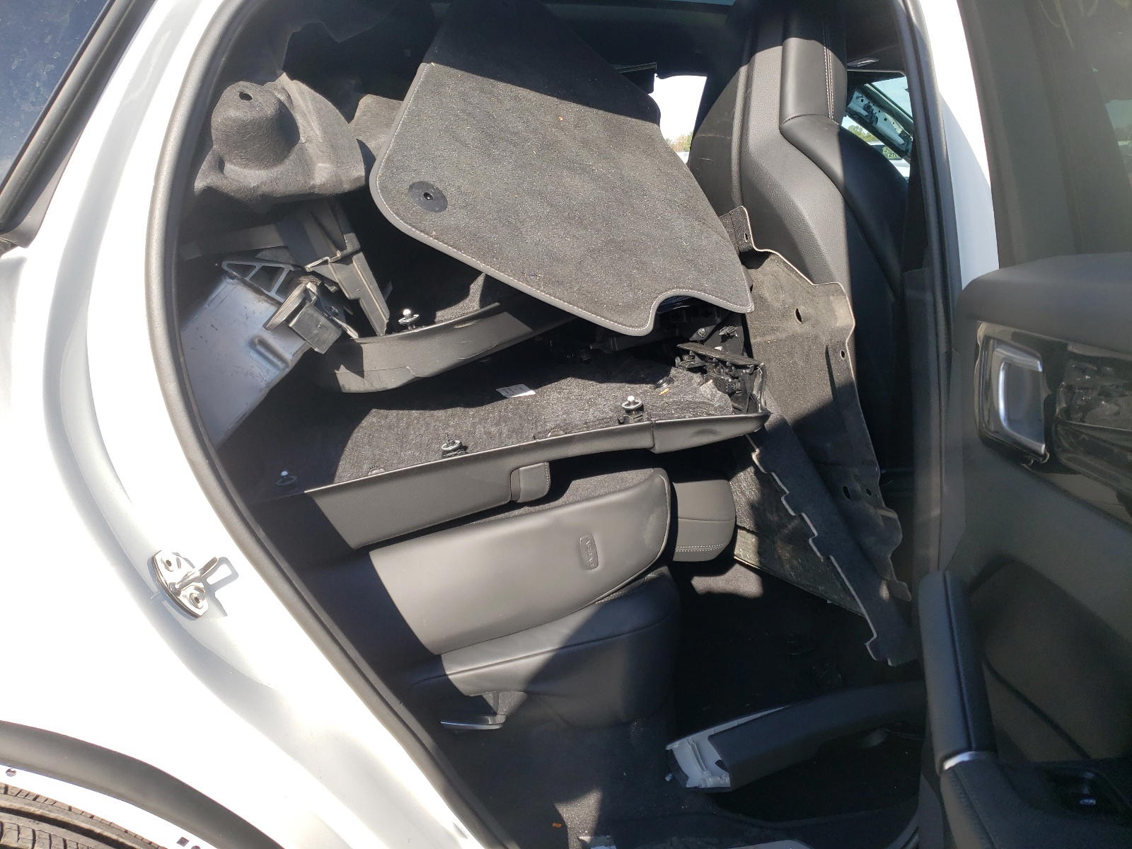 Photo 6 from auction – 2021 PORSCHE CAYENNE CO with VIN WP1BA2AY3MDA41452