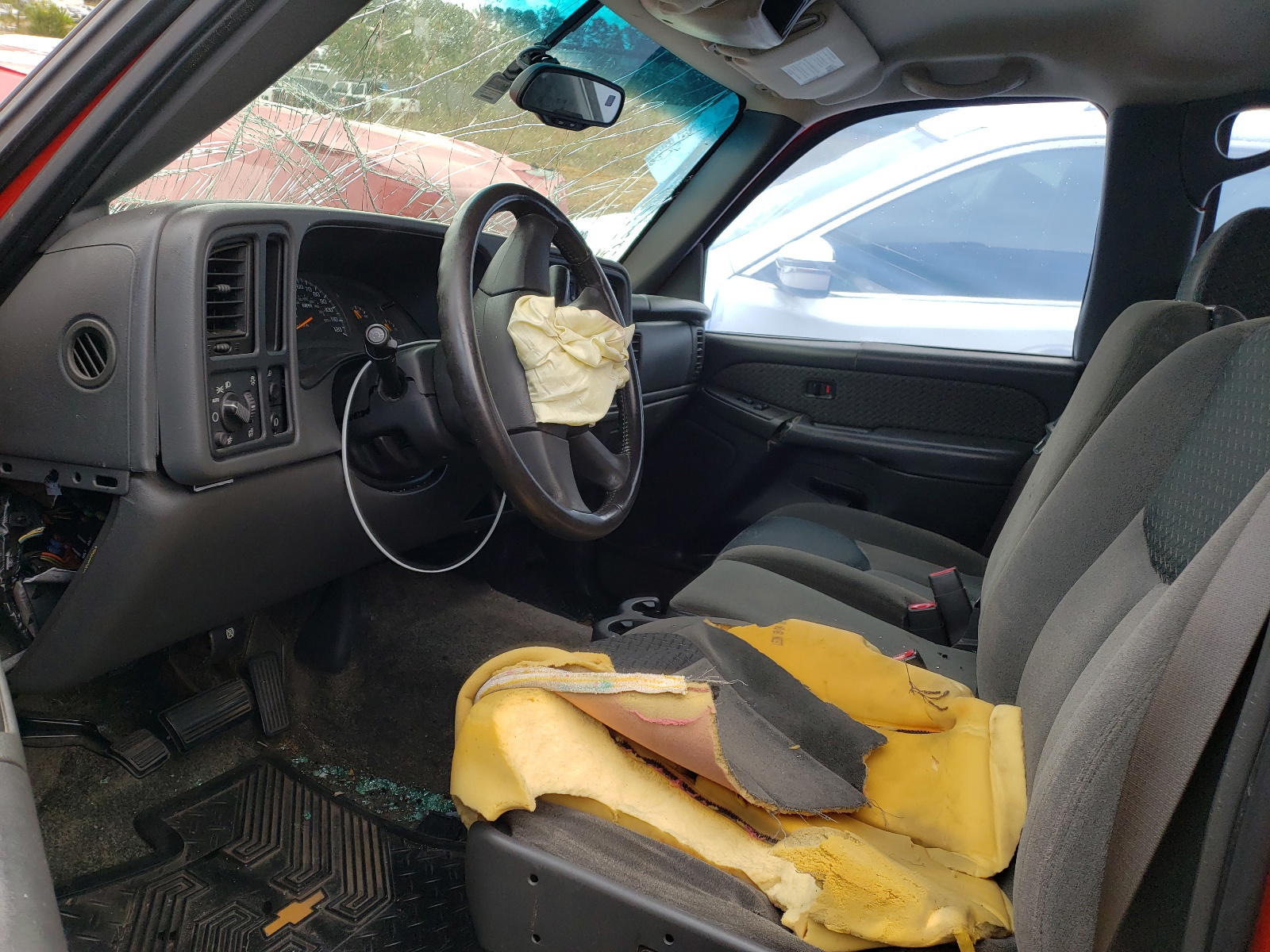 Photo 5 from auction – 2003 CHEVROLET AVALANCHE with VIN 3GNEC13T53G319975