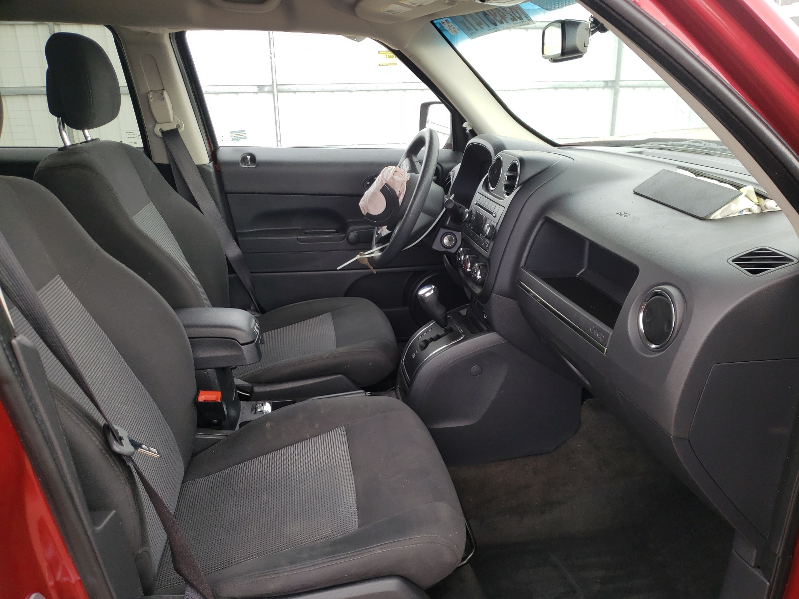 Photo 5 from auction – 2017 JEEP PATRIOT SP with VIN 1C4NJRBBXHD208543