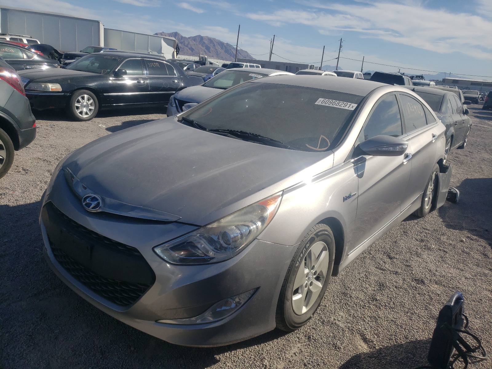 Photo 2 from auction – 2011 HYUNDAI SONATA HYB with VIN KMHEC4A45BA006665