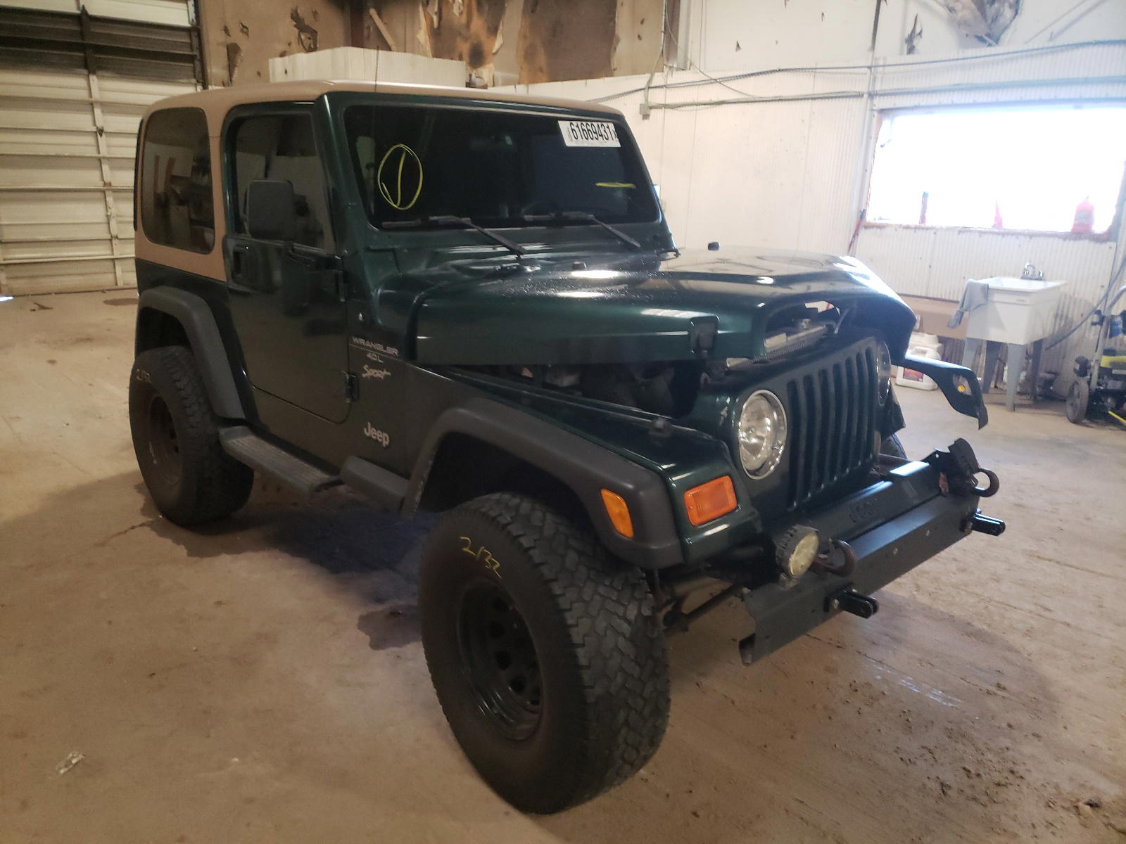 JEEP WRANGLER / 2000 with VIN 1J4FA49S9YP741442 - Photo from auction