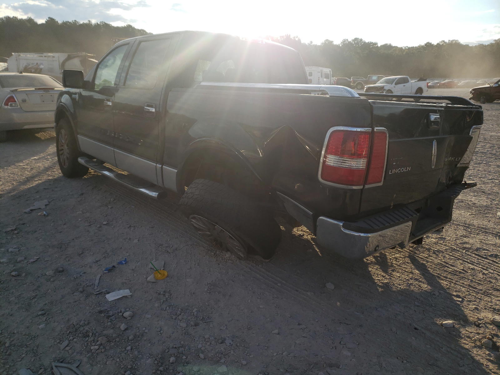Photo 3 from auction – 2007 LINCOLN MARK LT with VIN 5LTPW18557FJ01137
