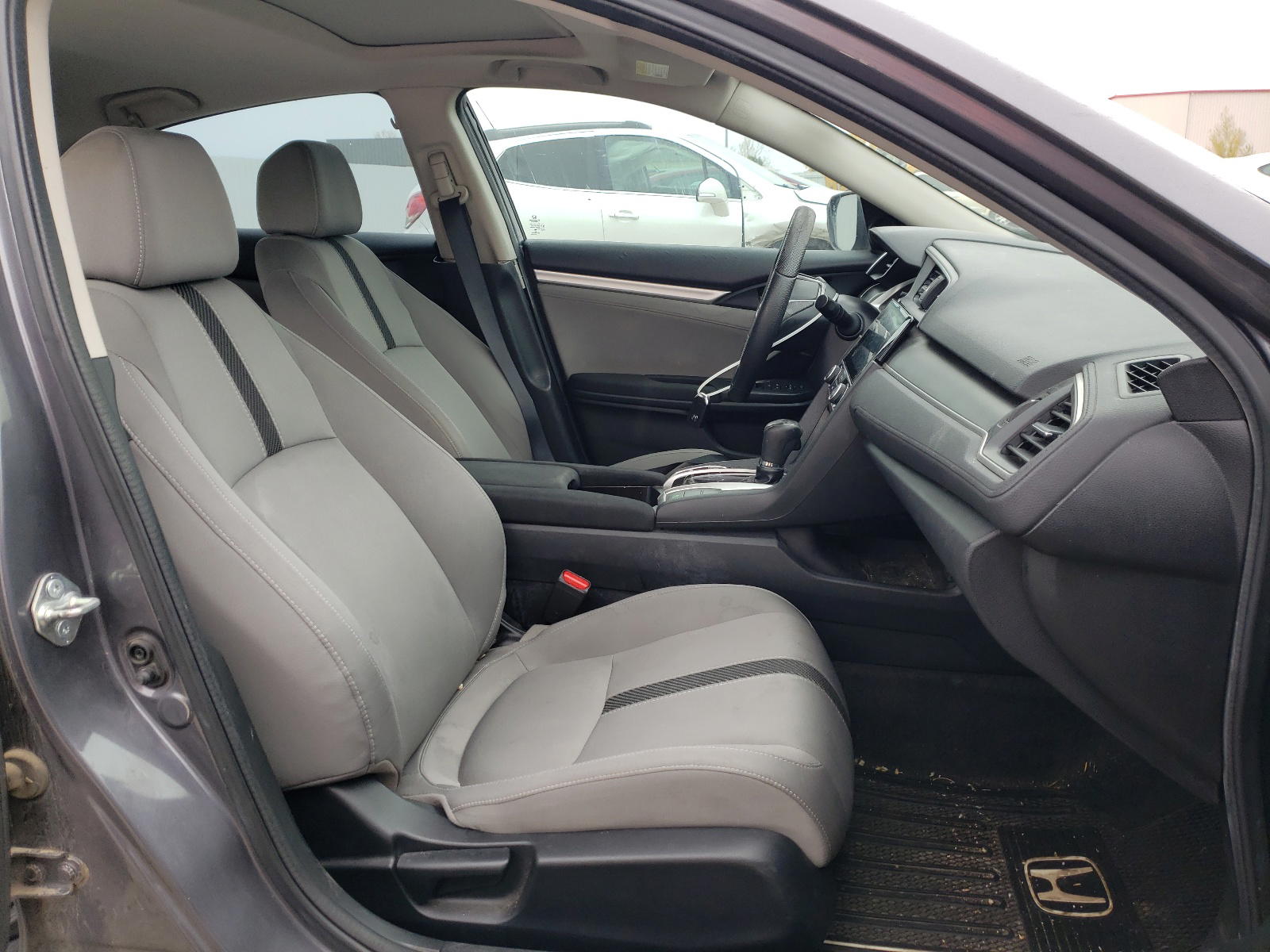 Photo 5 from auction – 2017 HONDA CIVIC EX with VIN 2HGFC2F71HH566405