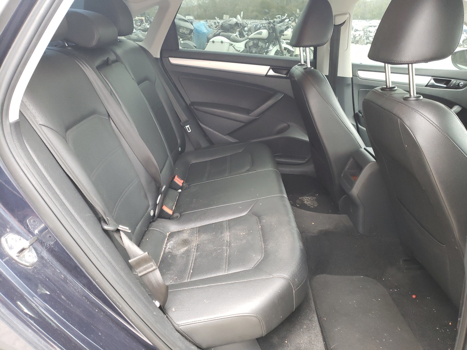 Photo 6 from auction – 2012 VOLKSWAGEN PASSAT SE with VIN 1VWBP7A39CC041099