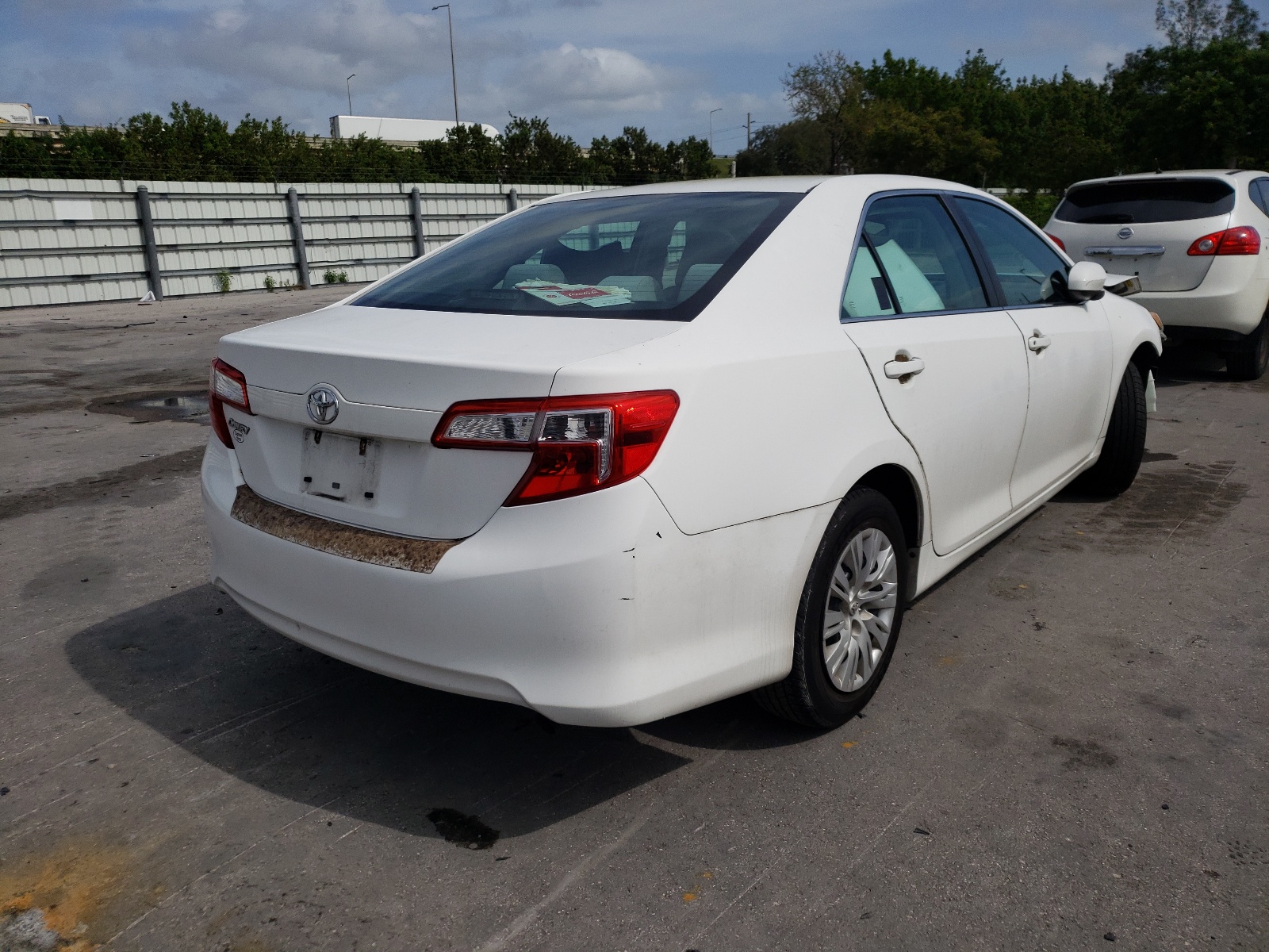 Photo 4 from auction – 2014 TOYOTA CAMRY L with VIN 4T1BF1FKXEU745050