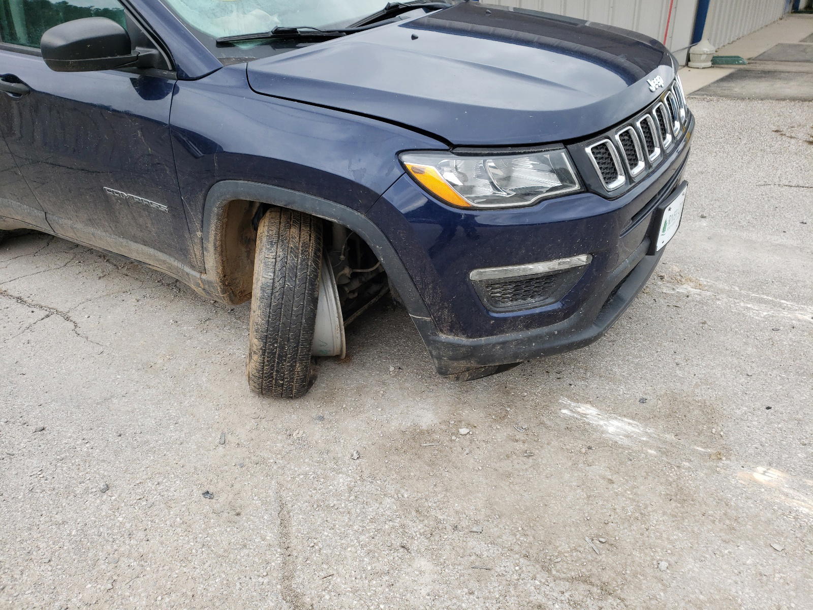 Photo 9 from auction – 2018 JEEP COMPASS with VIN 3C4NJDAB0JT117060